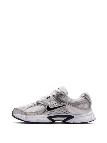 Nike White Youth V5 Runner Trainers image 3