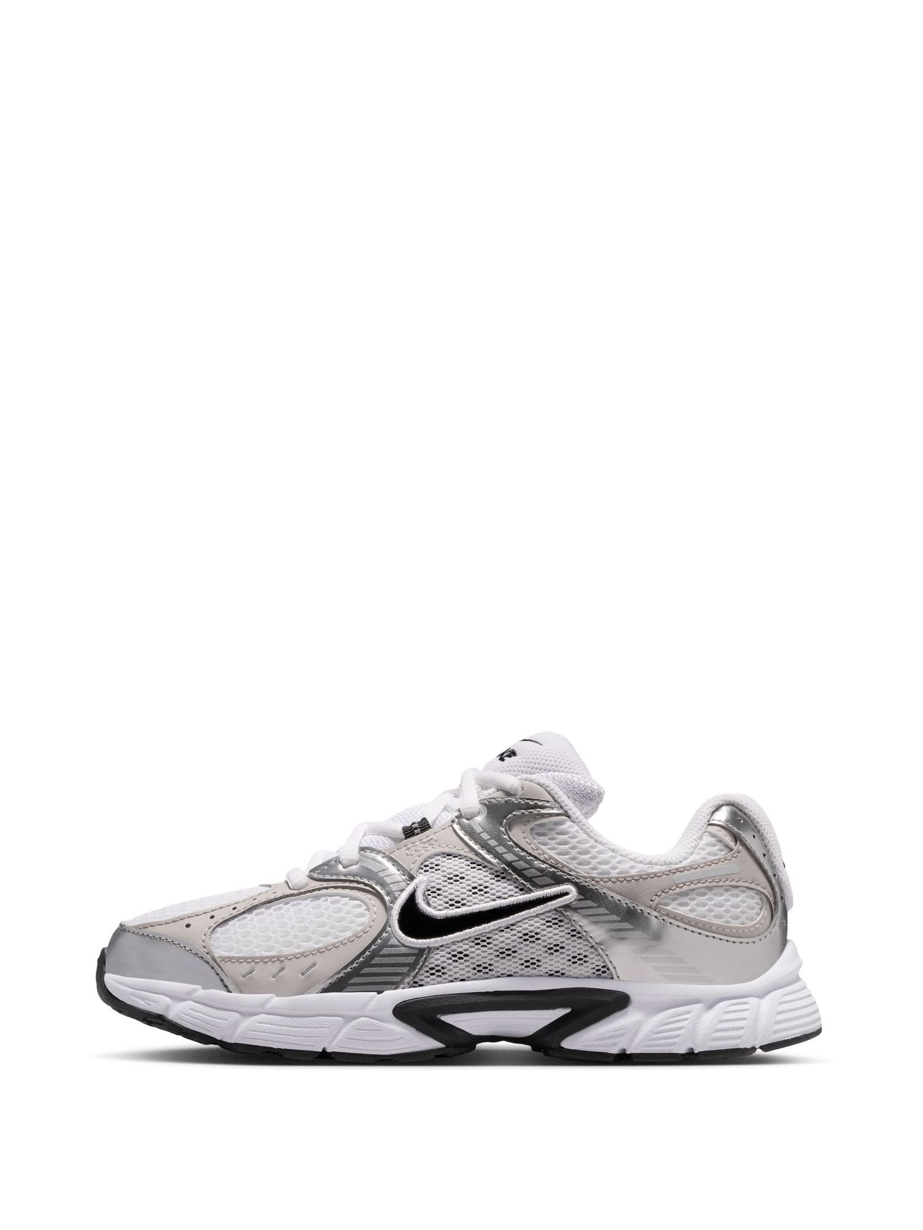 Nike White Youth V5 Runner Trainers image 4