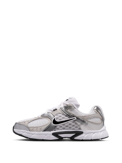 Nike White Youth V5 Runner Trainers image 4