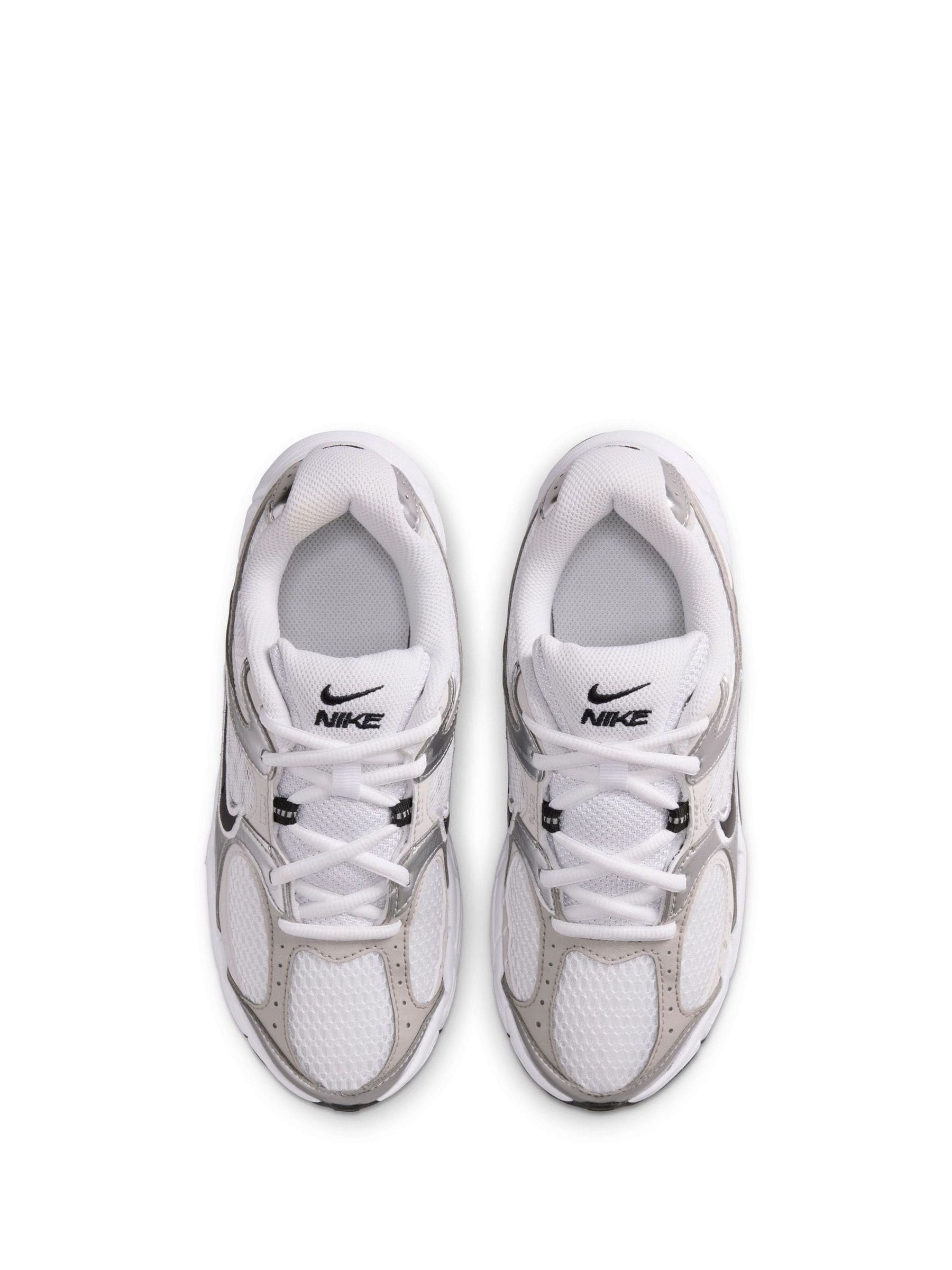 Nike White Youth V5 Runner Trainers image 7