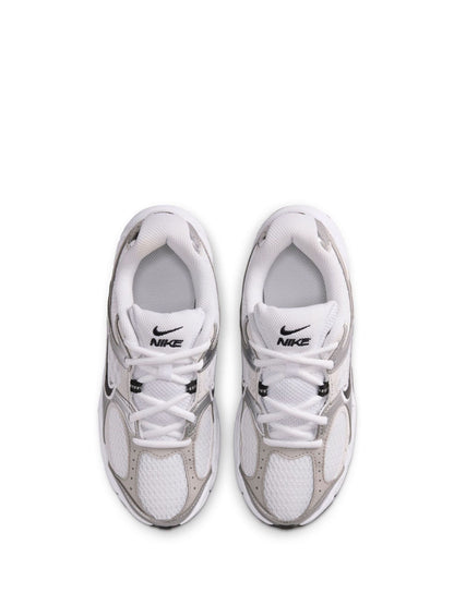 Nike White Youth V5 Runner Trainers image 7