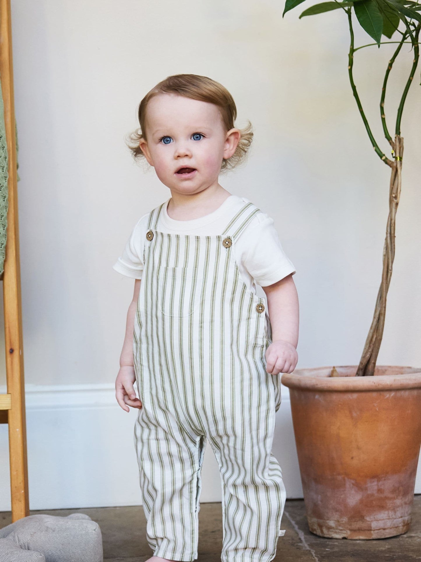 The Little Tailor Green Woven Dungarees And T-Shirt Set image 3