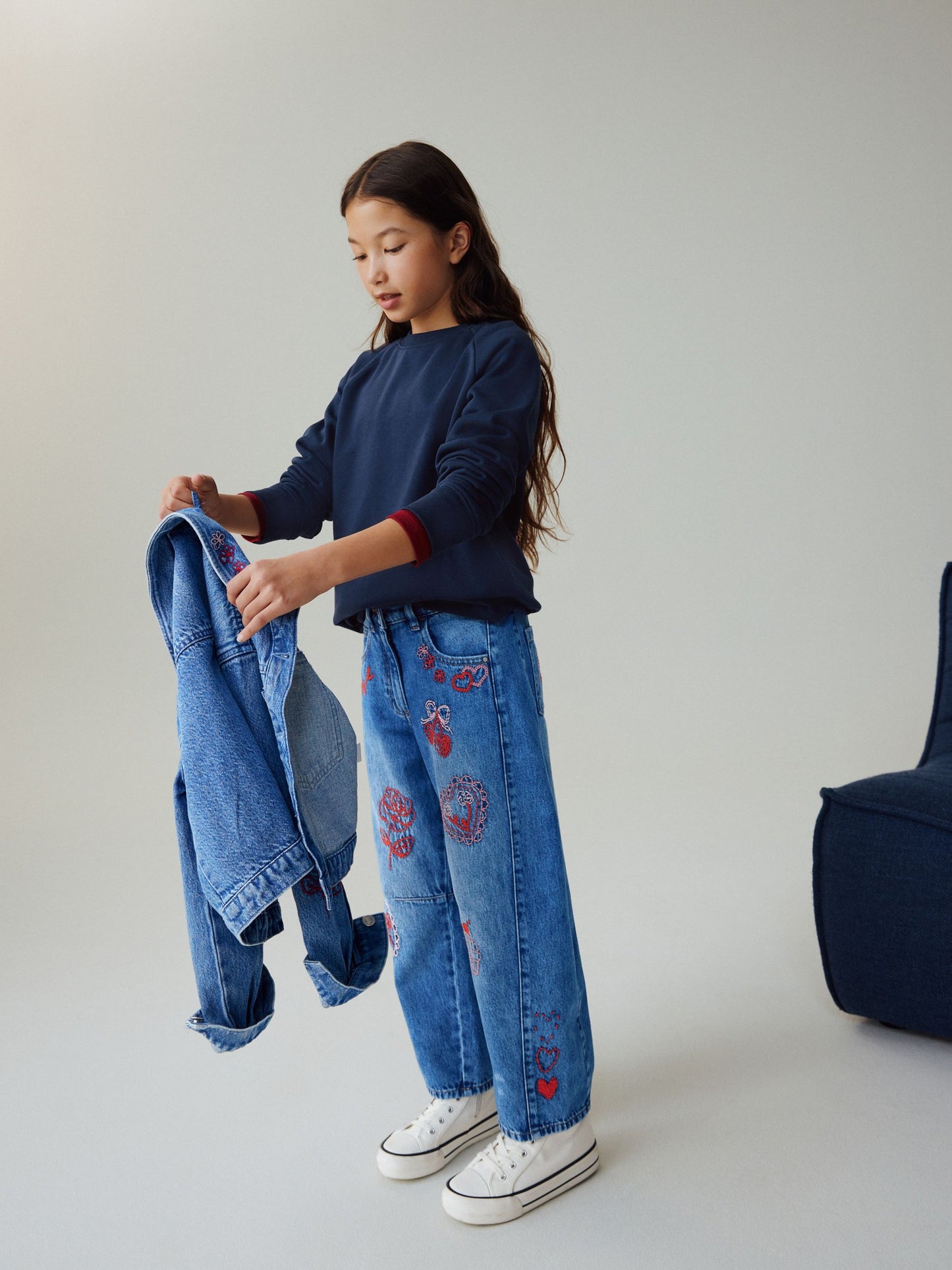 Dsiney Kidz - Mid Blue Embroidered Barrel Jeans (3-16yrs) image 4