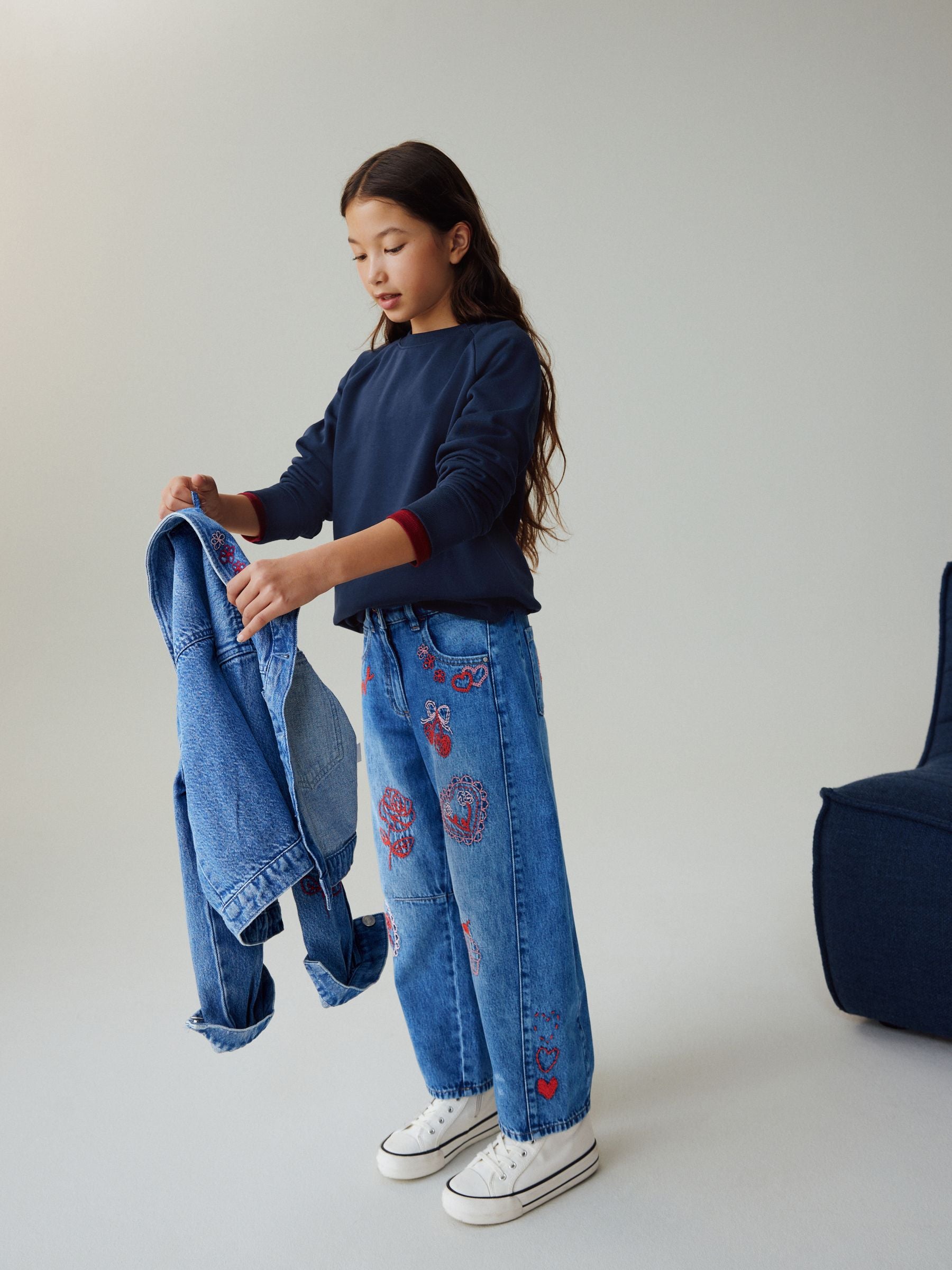 Dsiney Kidz - Mid Blue Embroidered Barrel Jeans (3-16yrs) image 4