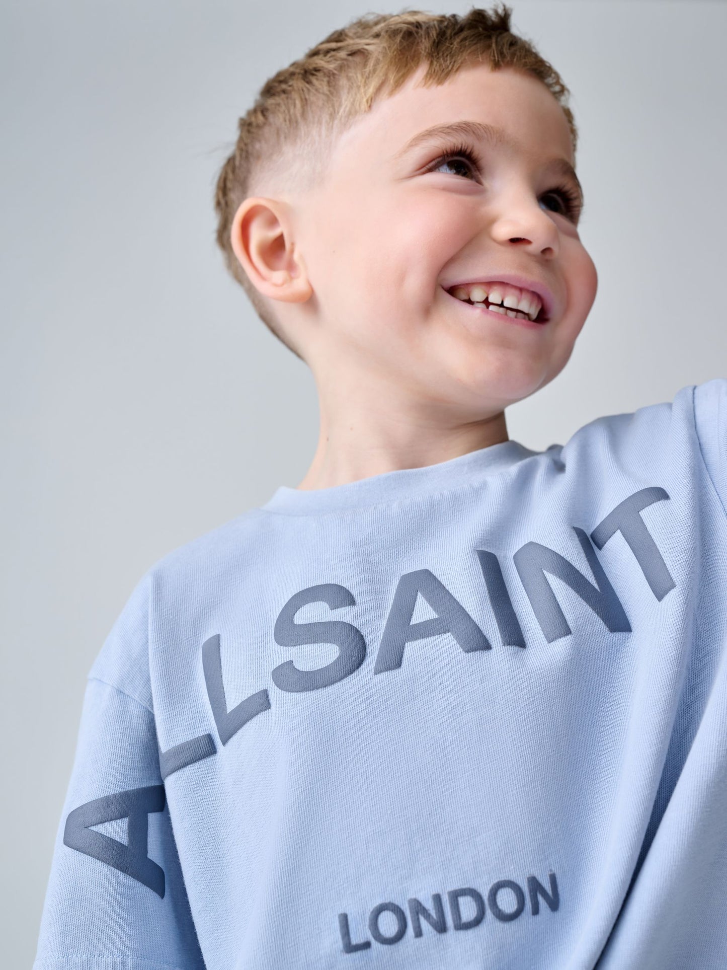 smALLSAINTS Blue Biggy Oversized T-Shirt and Sweat Shorts Younger Set image 5