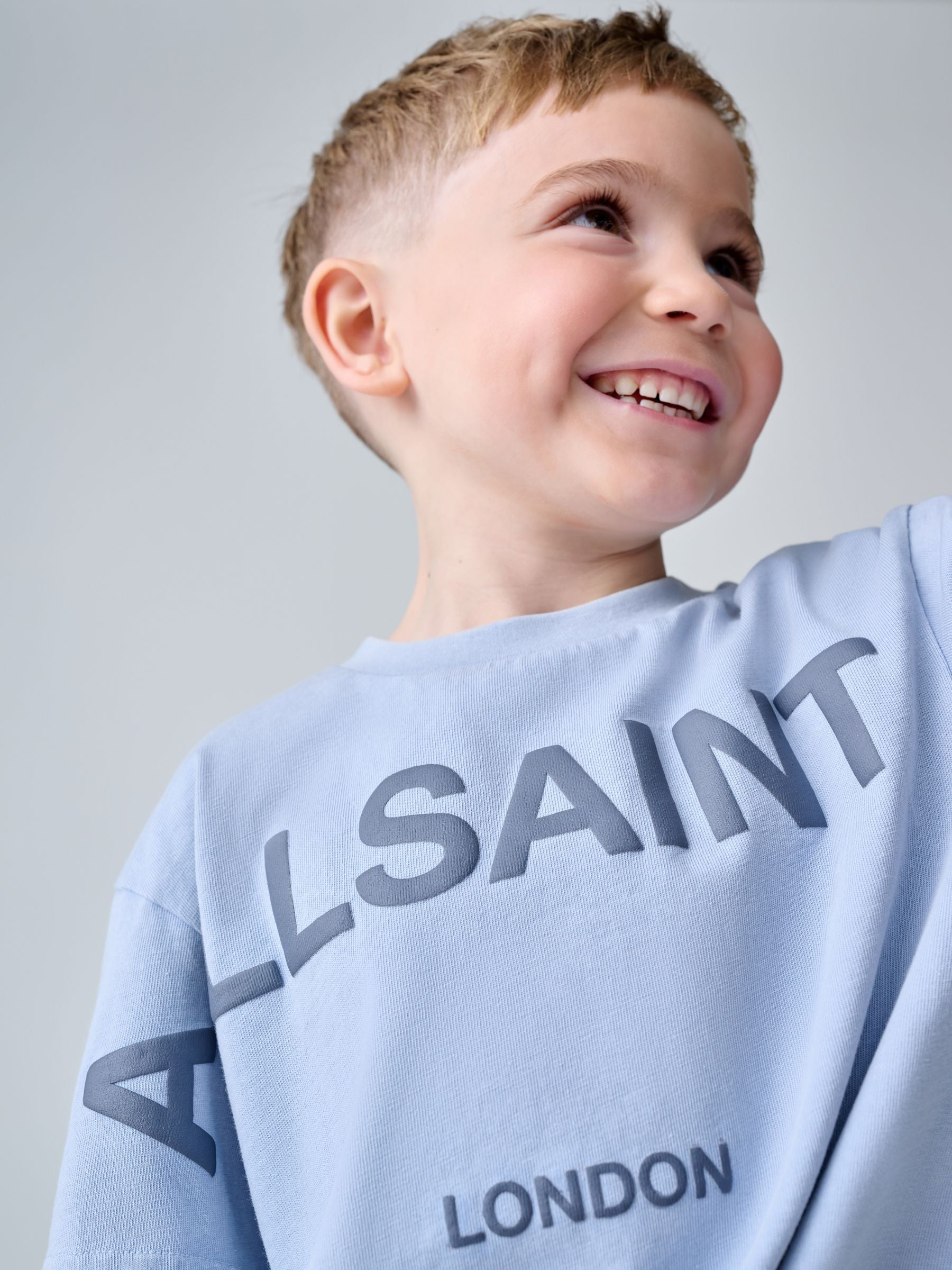 smALLSAINTS Blue Biggy Oversized T-Shirt and Sweat Shorts Younger Set image 5
