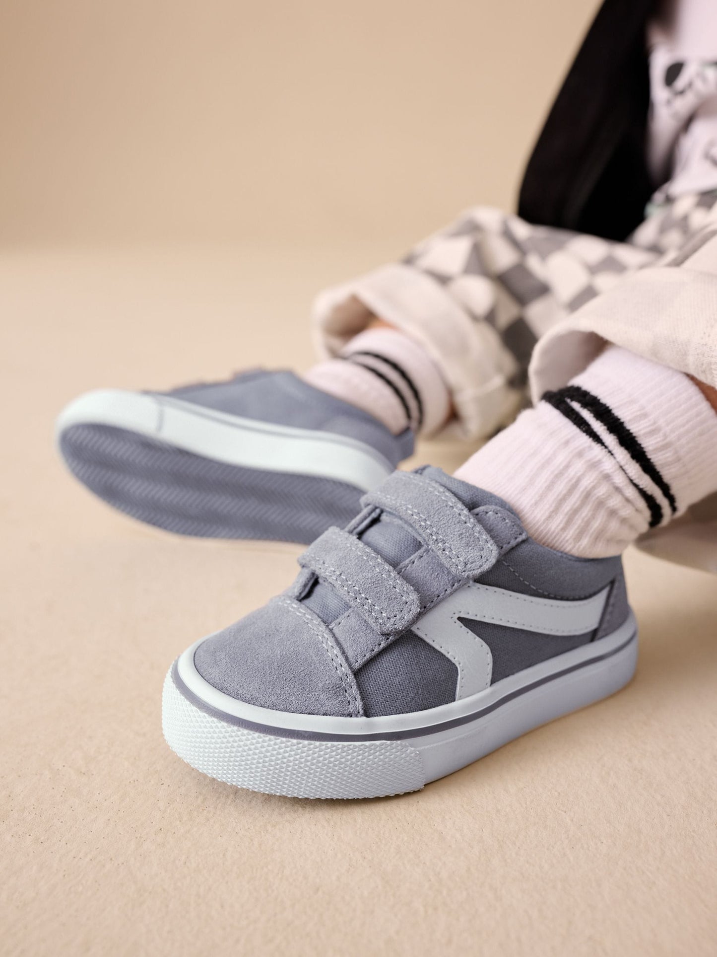 Grey Standard Fit (F) Touch Fastening Trainers image 3
