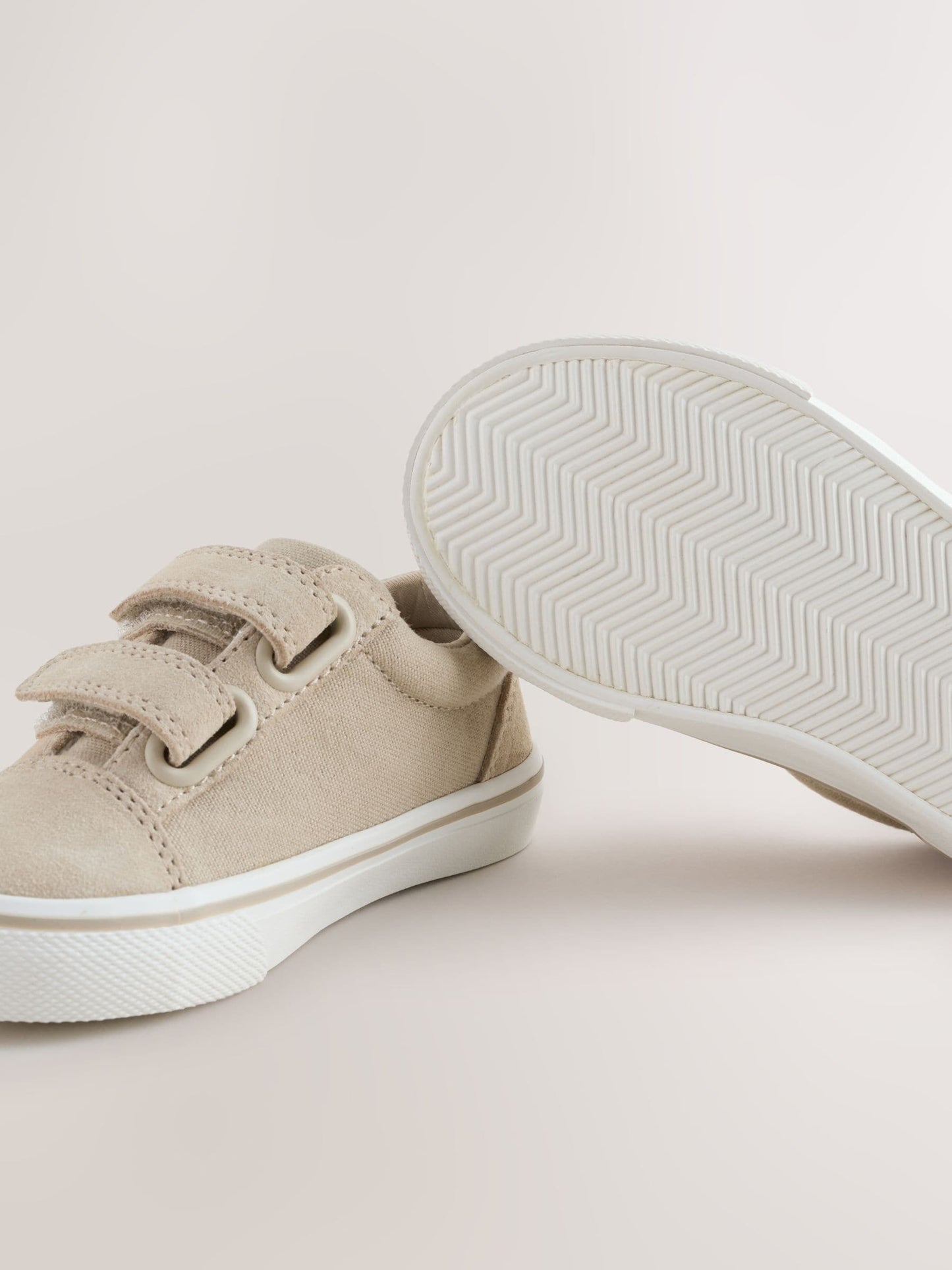 Neutral/White Standard Fit (F) Touch Fastening Trainers image 4