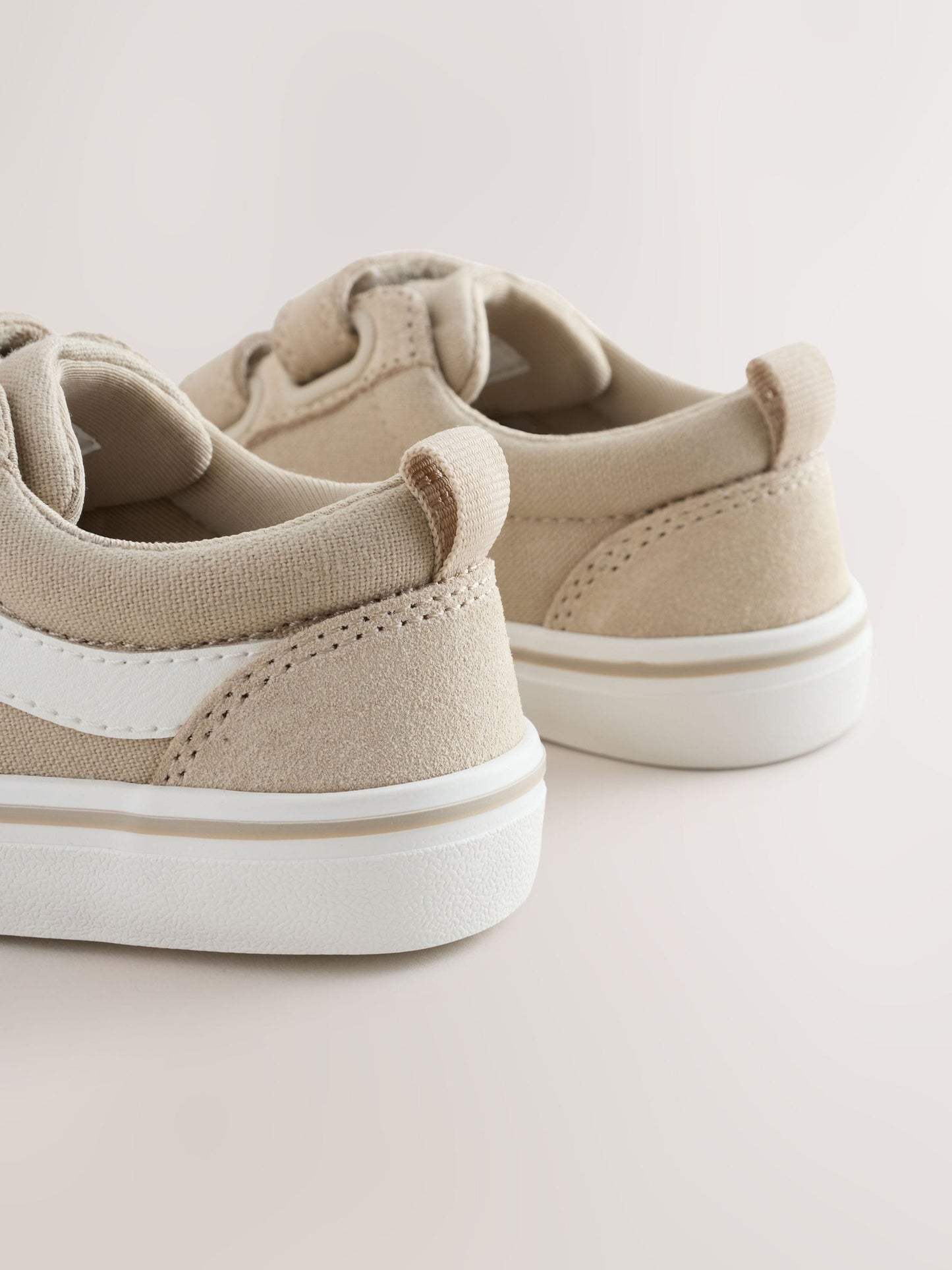 Neutral/White Standard Fit (F) Touch Fastening Trainers image 4