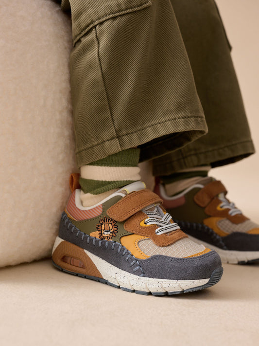 Brown Lion Standard Fit (F) Elastic Lace Trainers image 1