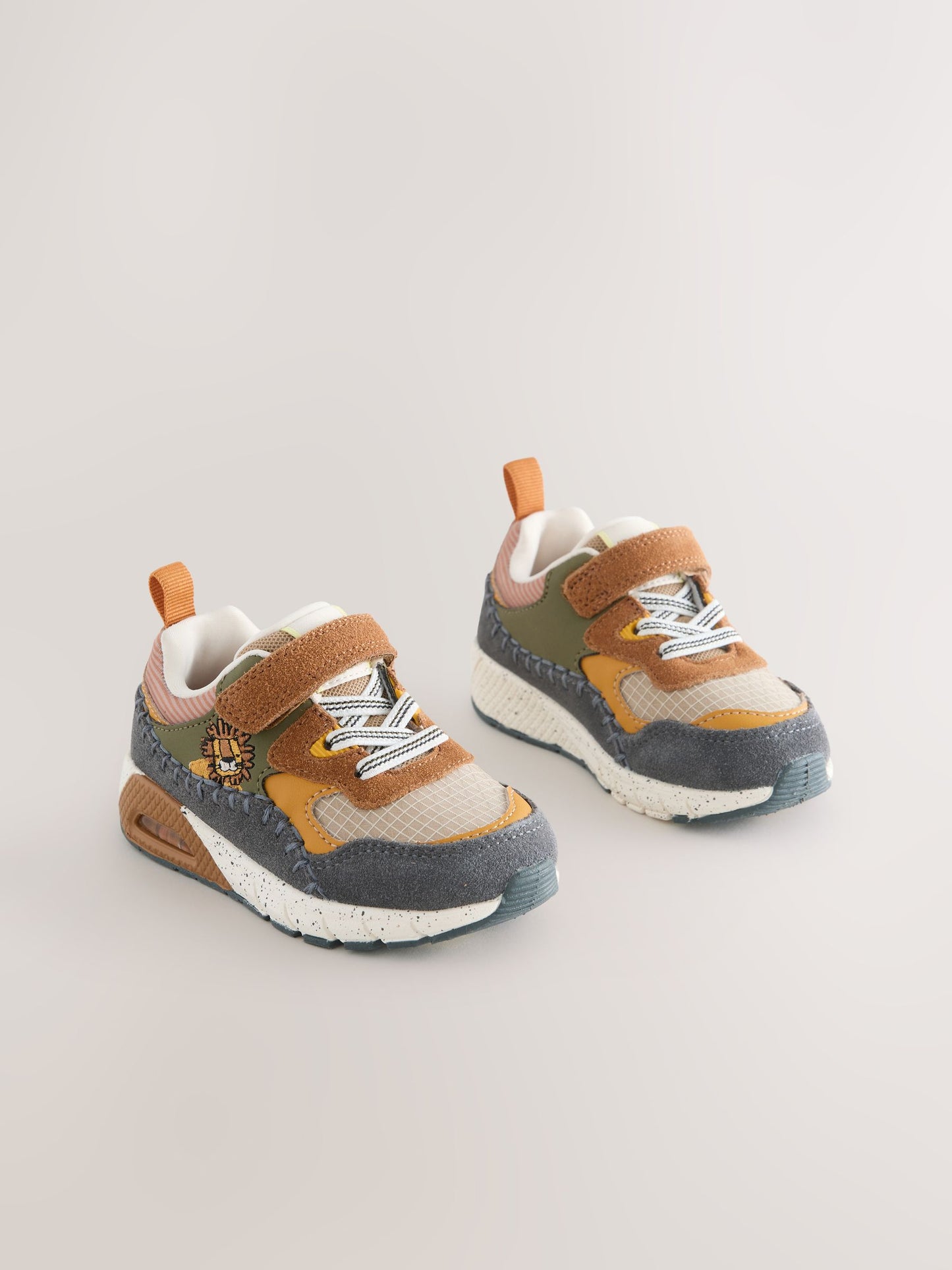 Brown Lion Standard Fit (F) Elastic Lace Trainers image 5