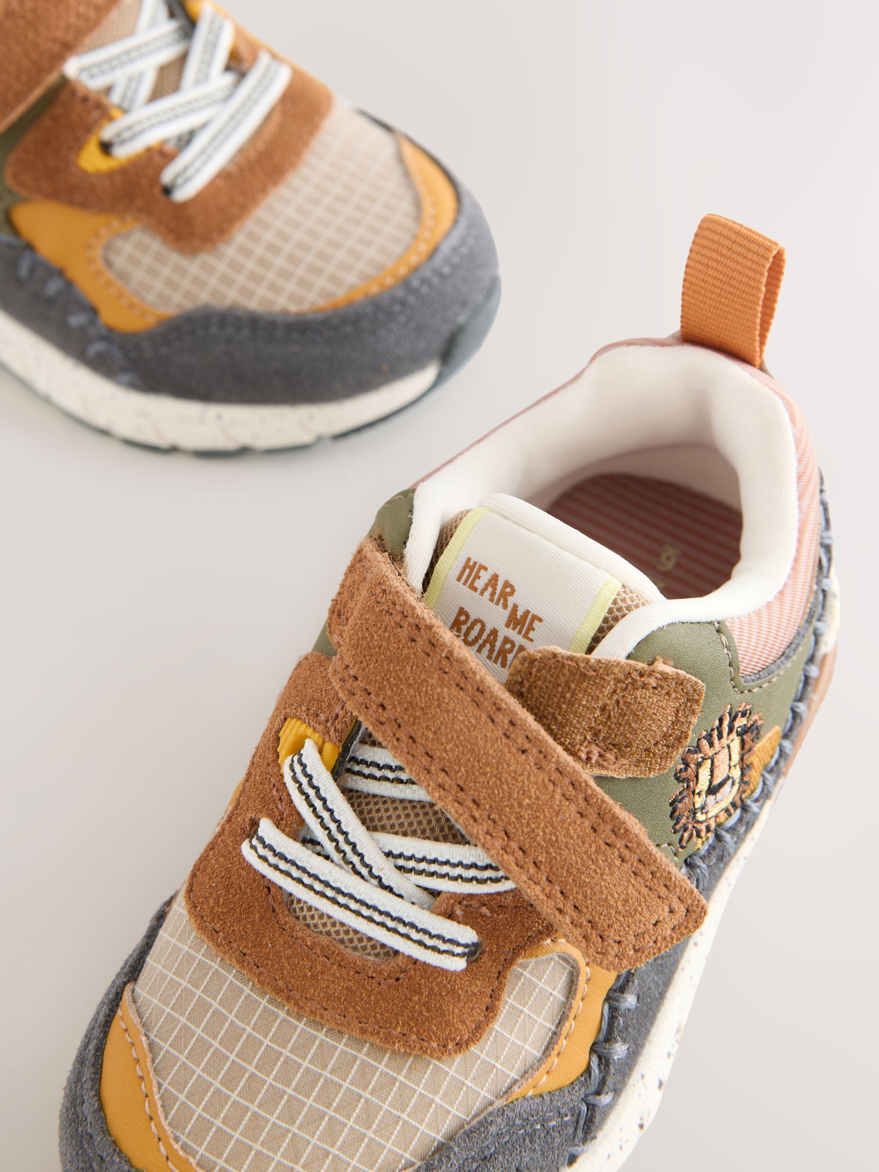 Brown Lion Standard Fit (F) Elastic Lace Trainers image 8
