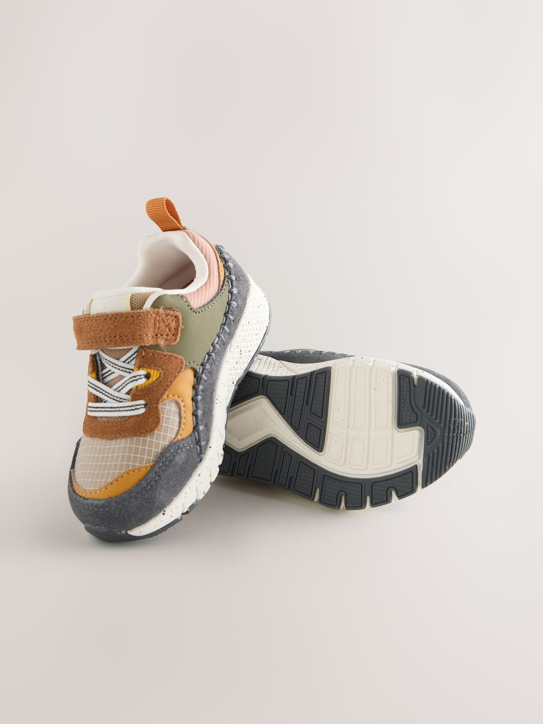 Brown Lion Standard Fit (F) Elastic Lace Trainers image 9
