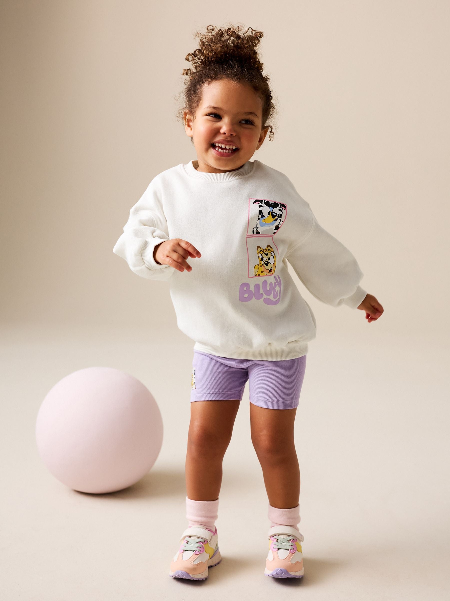 Cream Bluey Shorts Set (12mths-7yrs) image 2