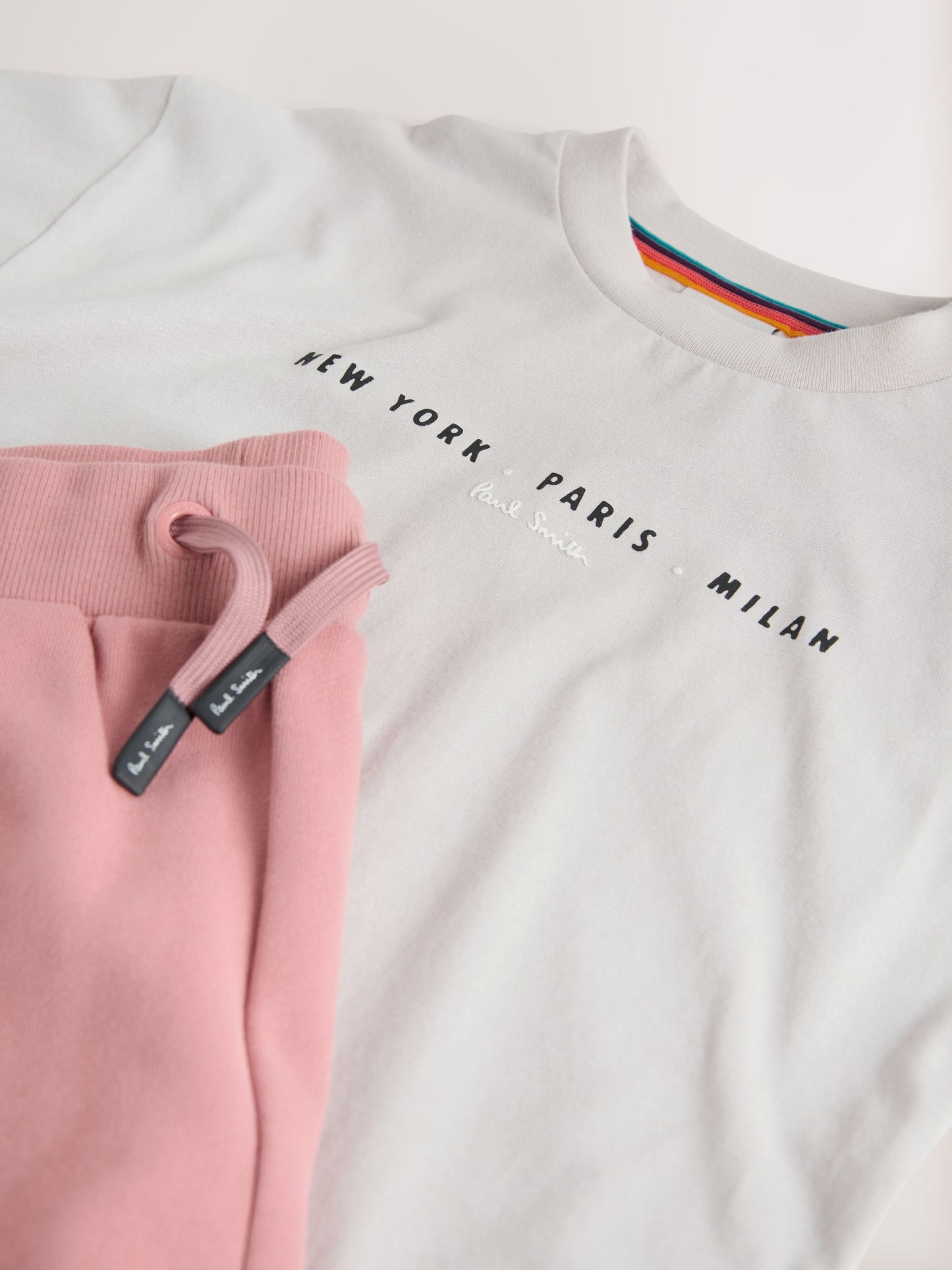Dsiney Kidz - Paul Smith Junior Grey/Pink Graphic T-Shirt and Shorts Set image 9