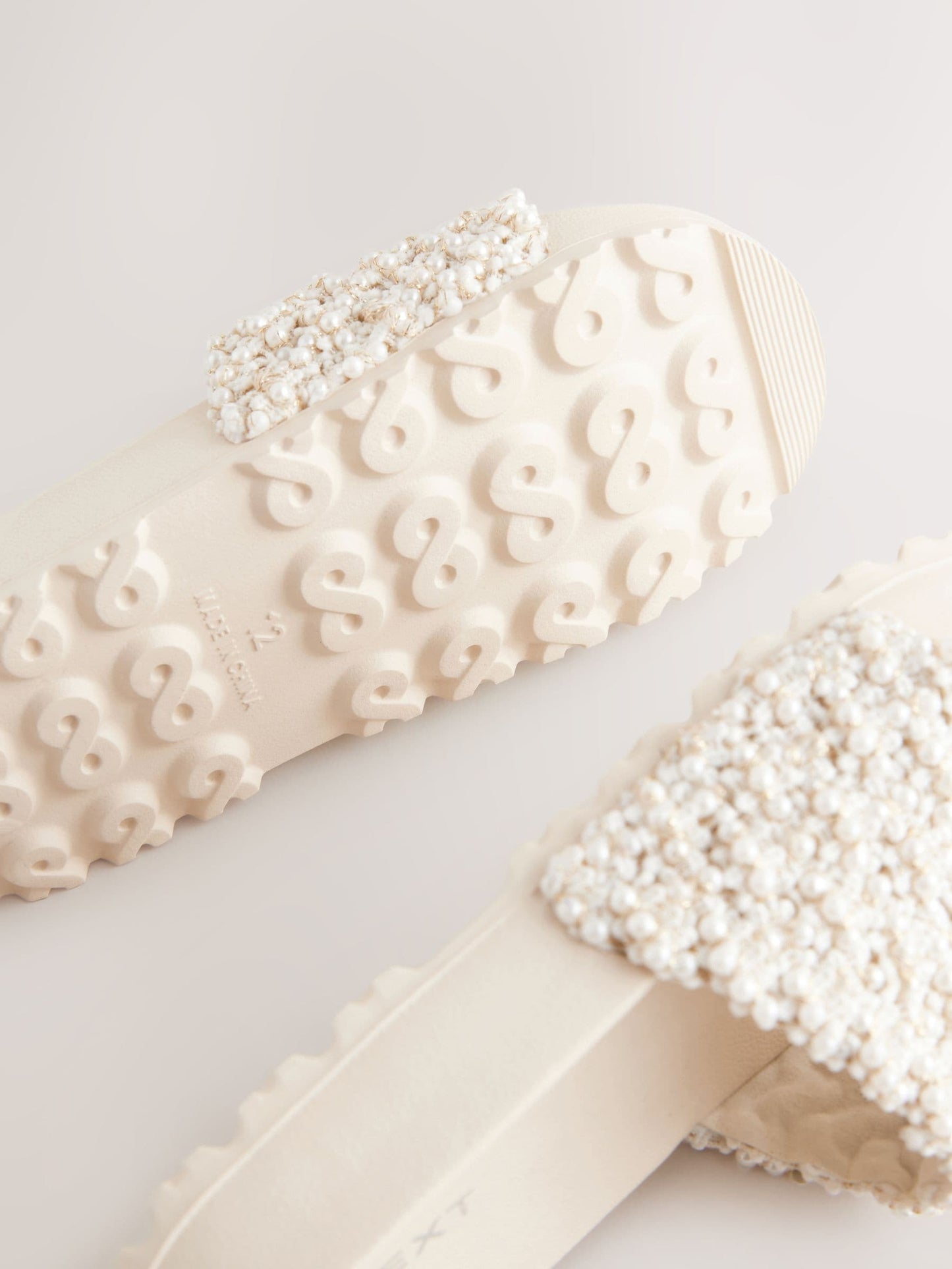 Ivory Pearl Look Sliders image 5