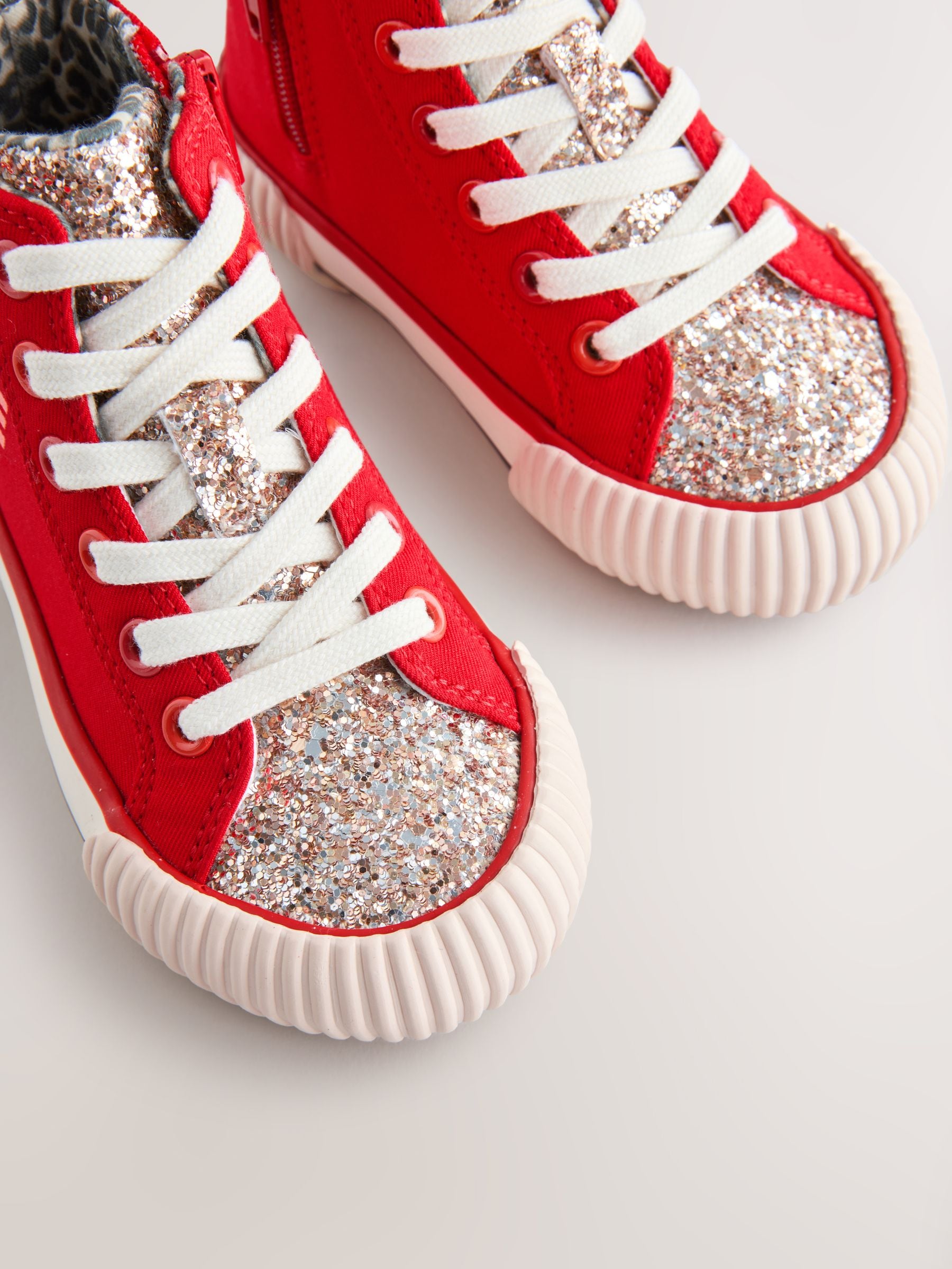 Red Heart Standard Fit (F) High Top Trainers image 8