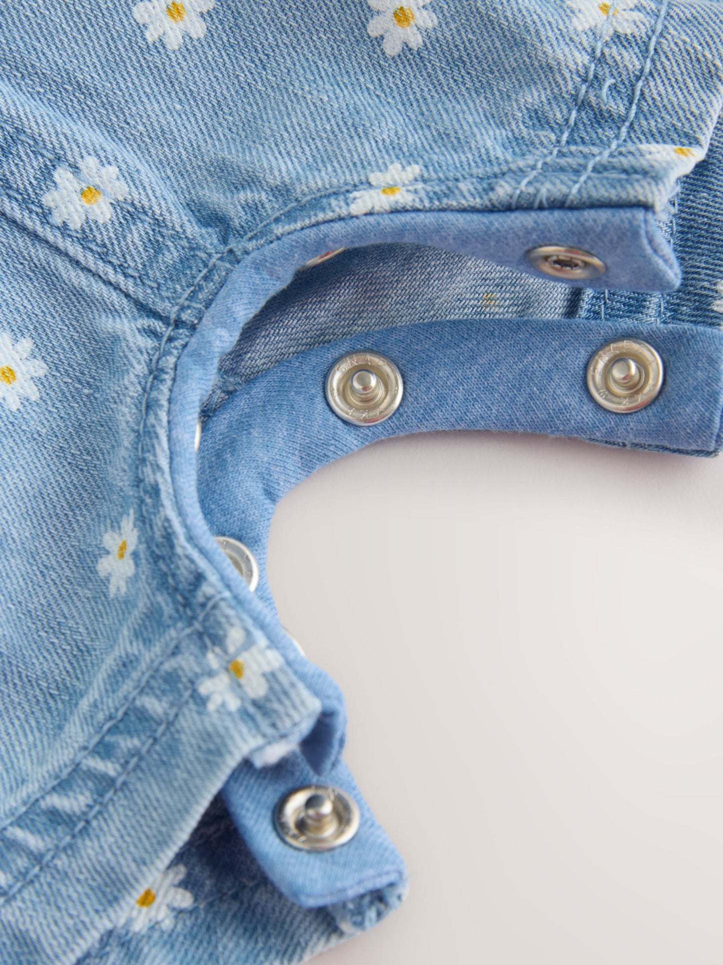 Denim Blue Daisy Dungaree and Bodysuit Baby 2 Piece Set (0mths-3yrs) image 6