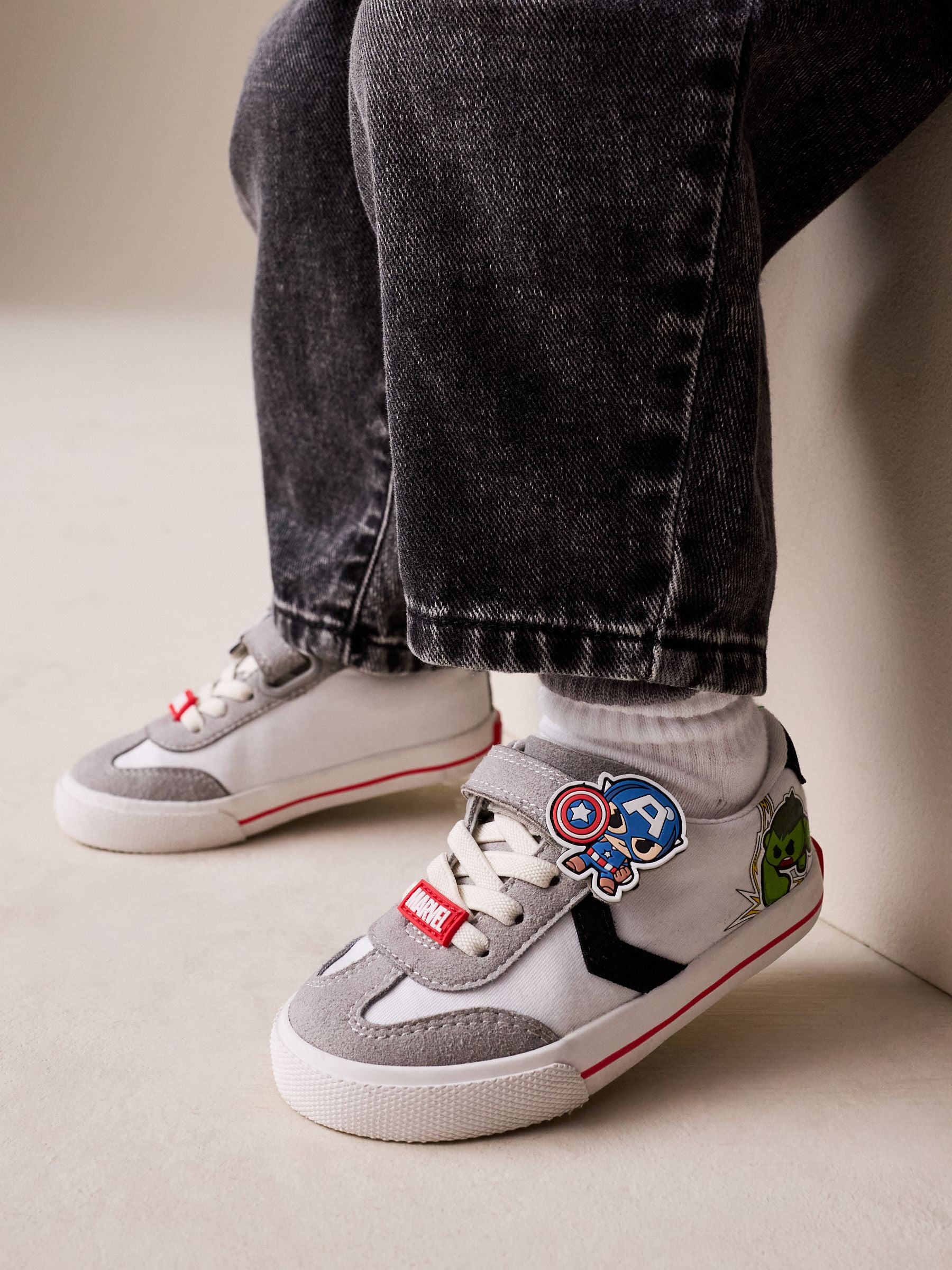 White/Black Wide Fit (G) Marvel Touch Fastening Elastic Lace Trainers image 2