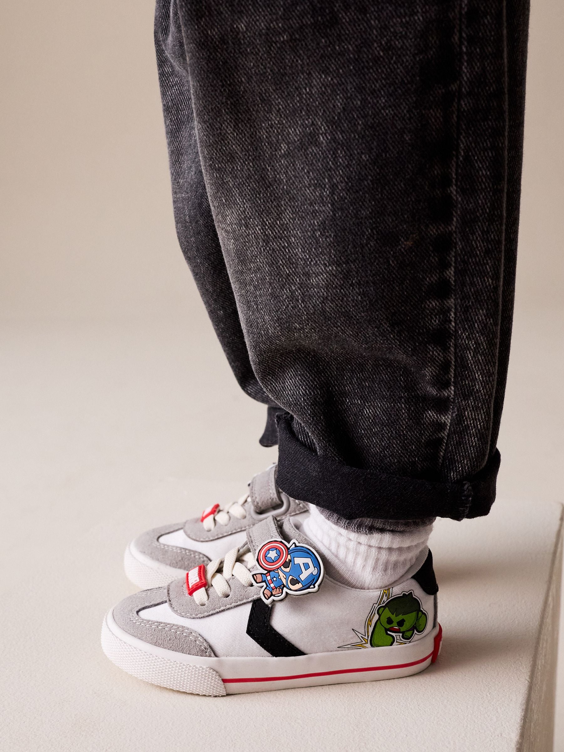 White/Black Wide Fit (G) Marvel Touch Fastening Elastic Lace Trainers image 3