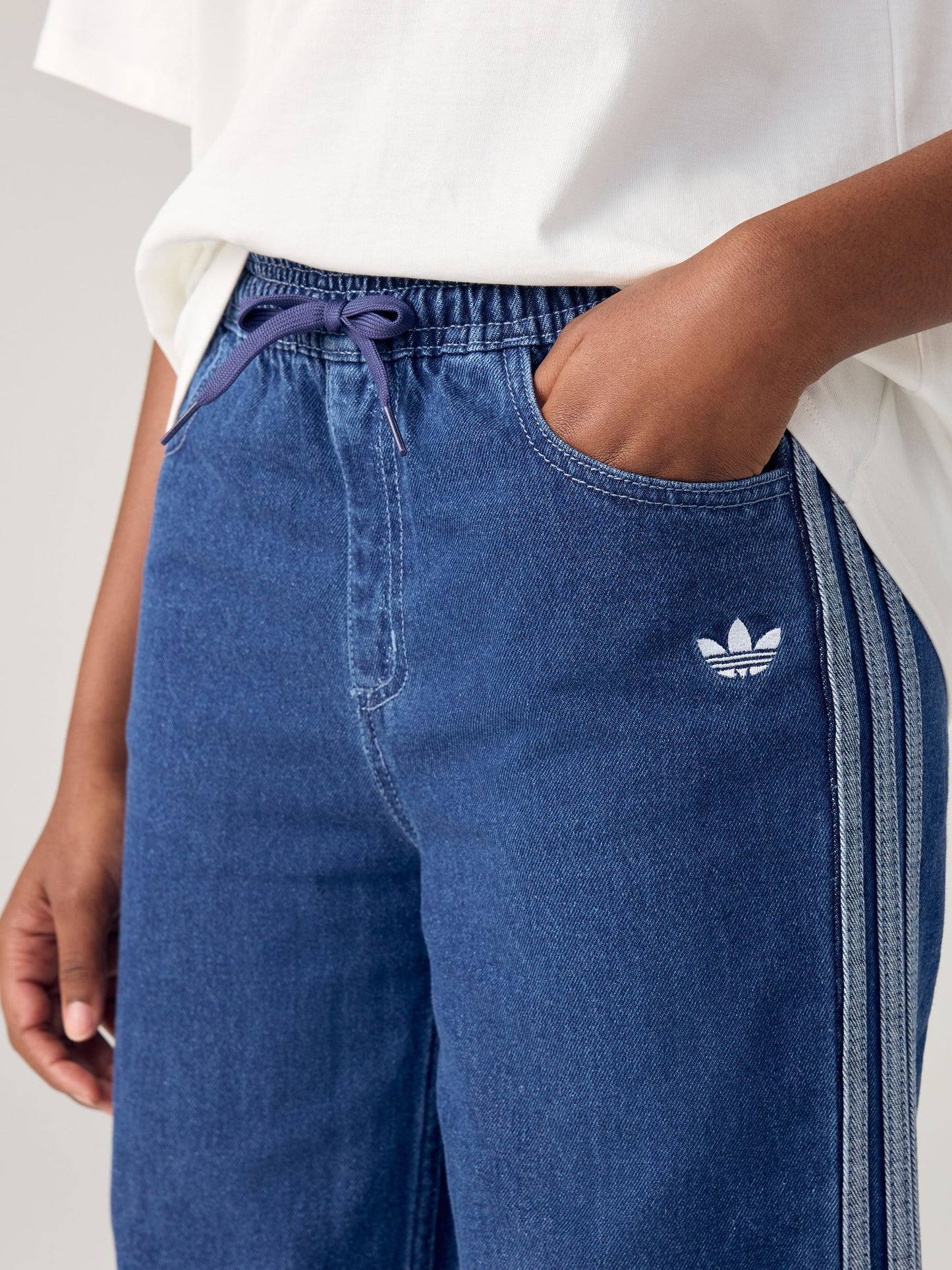Dsiney Kidz - adidas Originals Blue Firebird Wide Jogger Jeans image 3