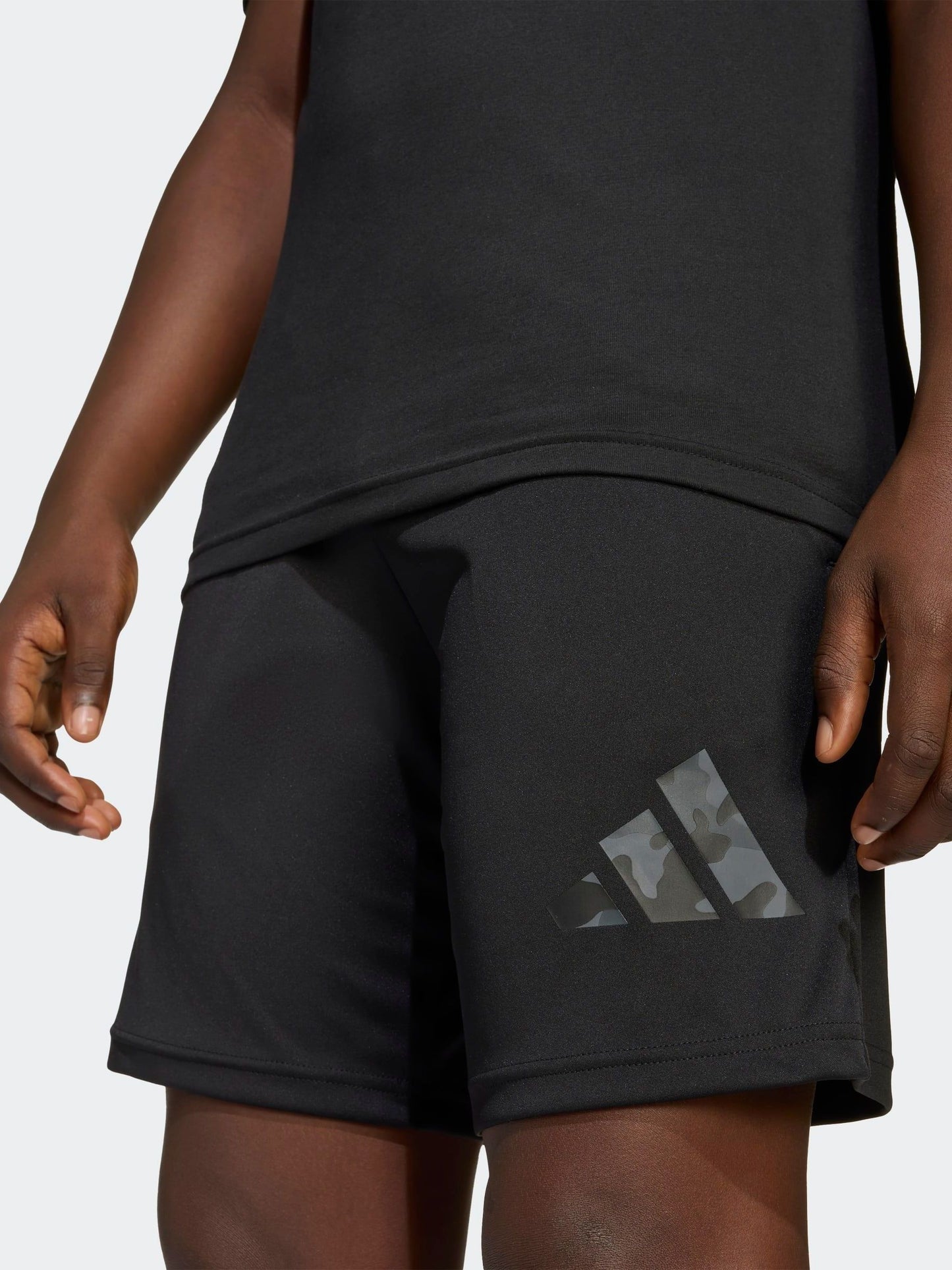 Dsiney Kidz - adidas Black Train Essentials Camo Sport Set Kids image 6