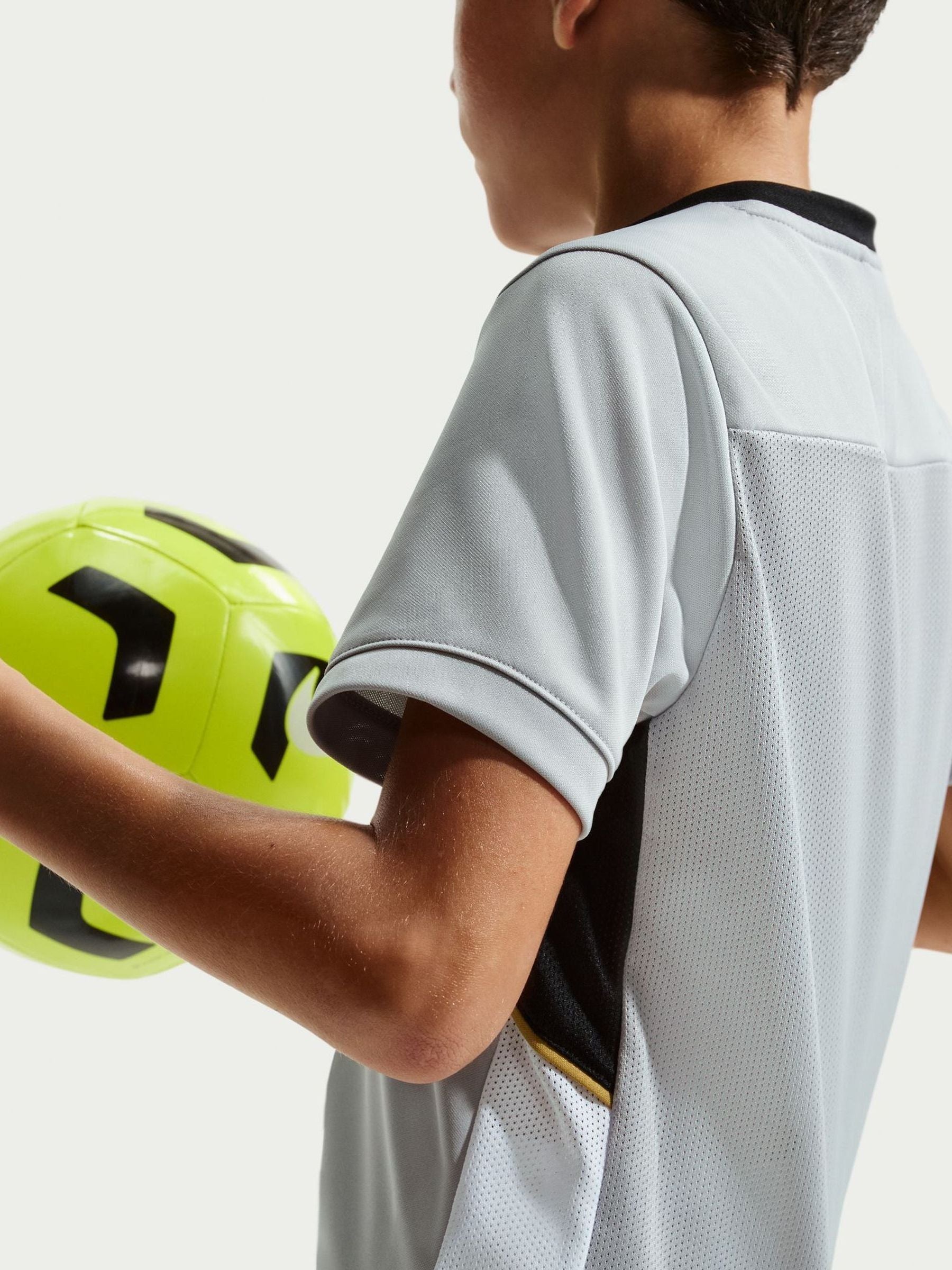 Dsiney Kidz - Nike Black/Grey Academy 25 DriFIT Football T Shirt image 4