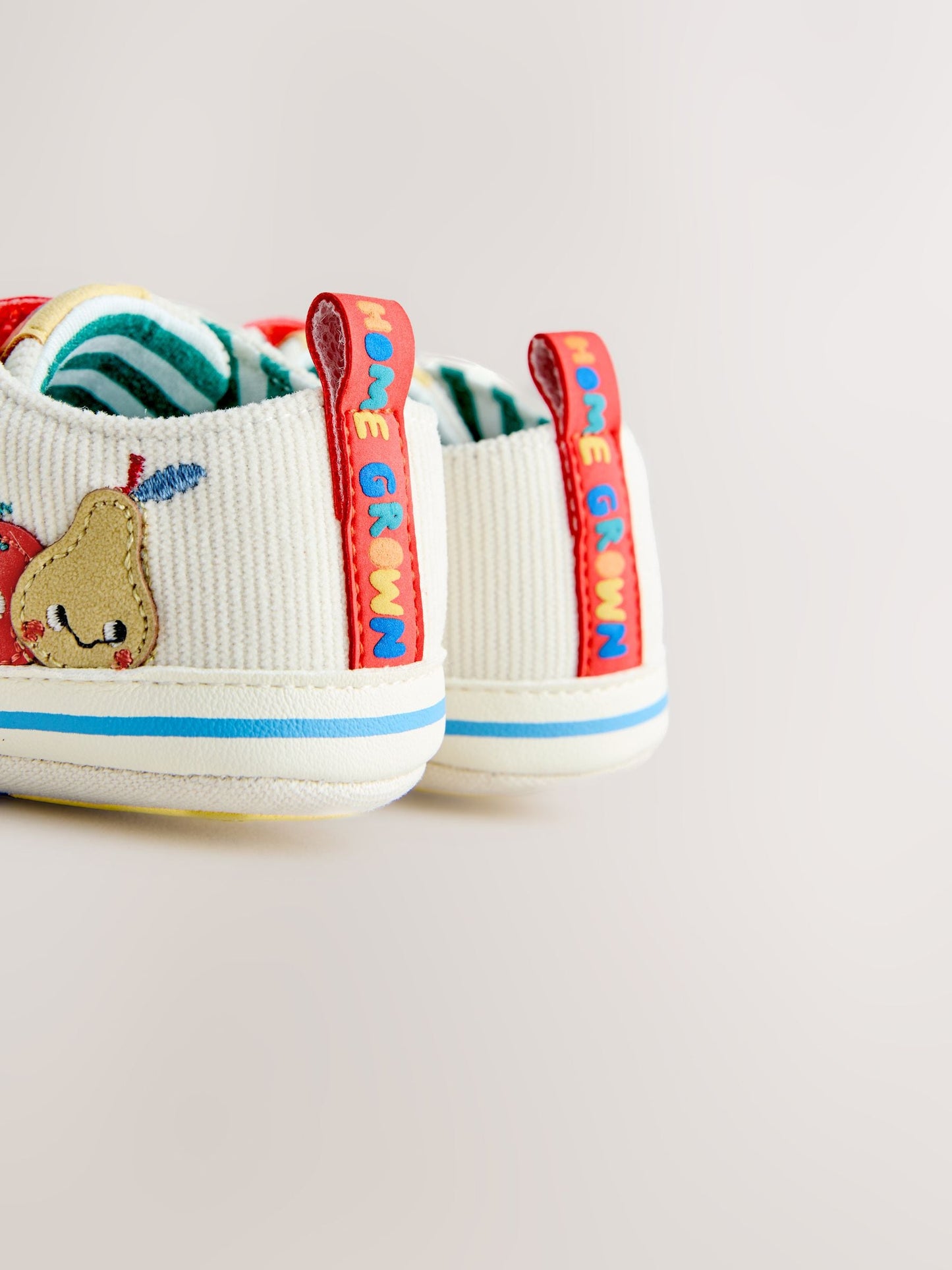 White Veggies Touch Fastening Baby Trainers (0-2mths) image 5