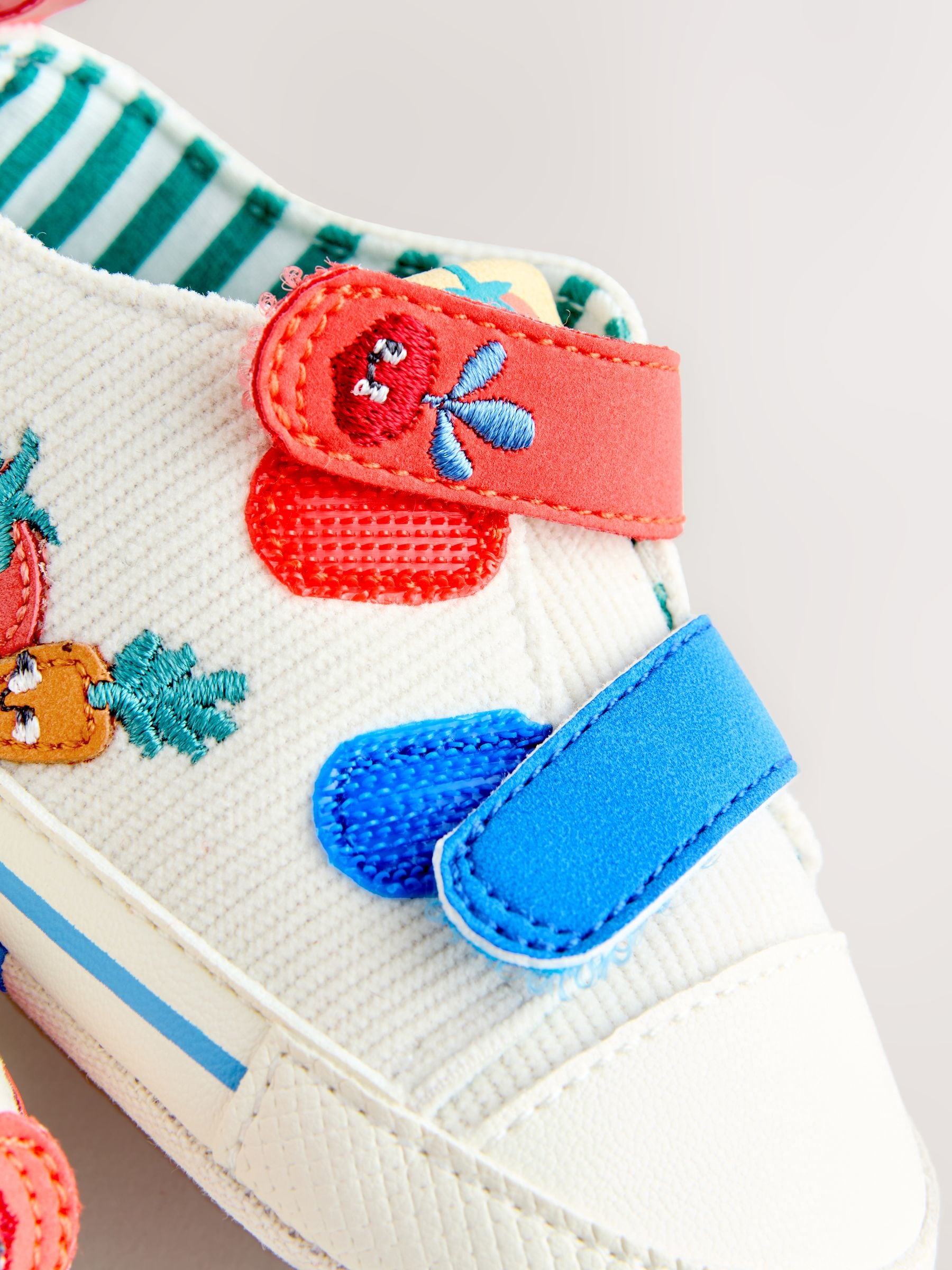 White Veggies Touch Fastening Baby Trainers (0-2mths) image 5