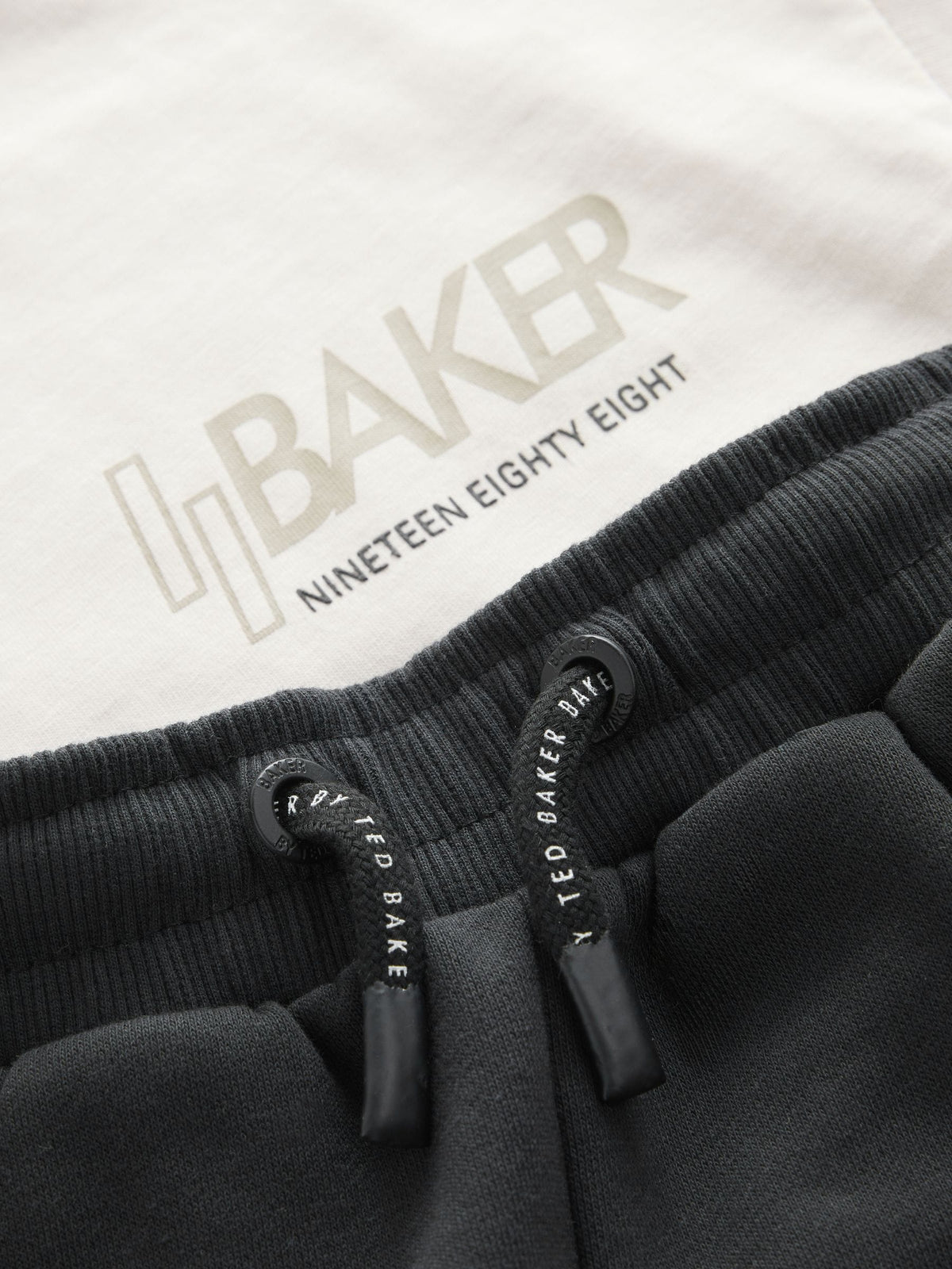 Dsiney Kidz - Baker by Ted Baker Oversized Graphic T-Shirt and Shorts Set image 13
