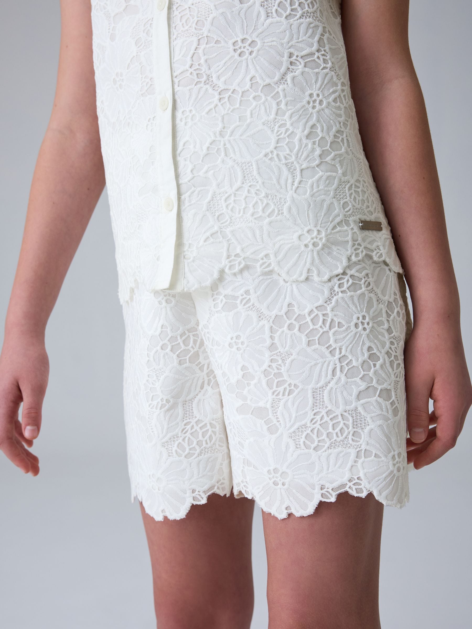 Dsiney Kidz - smALLSAINTS White Lace Top and Shorts Set image 4