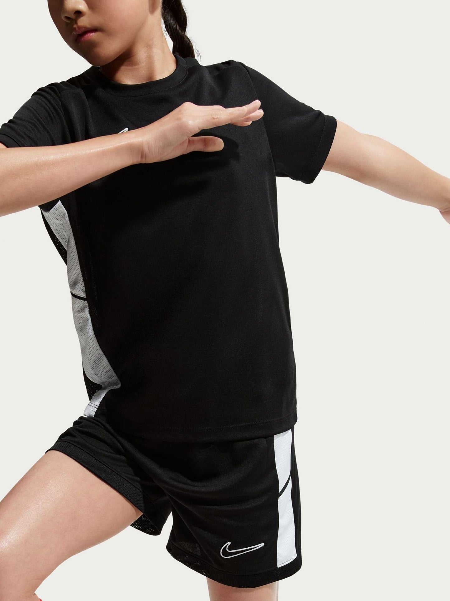 Dsiney Kidz - Nike Black Girls Academy 25 4inch Shorts image 3