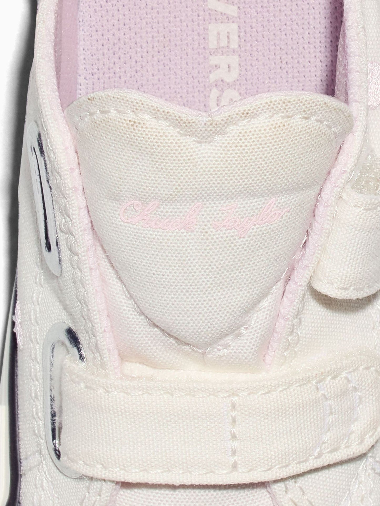 Converse White Chuck Taylor Toddler Heart 1V Trainers image 6