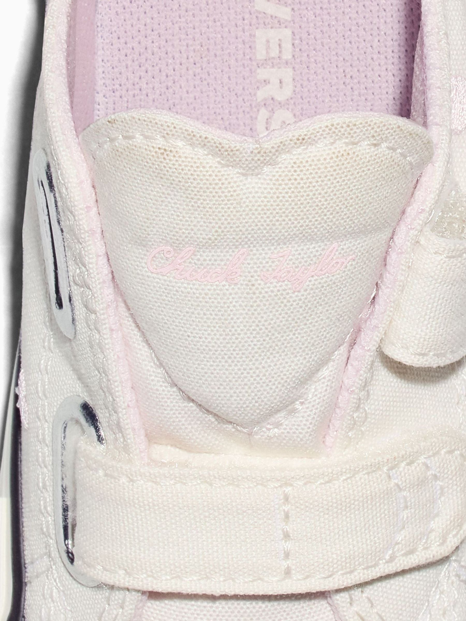 Converse White Chuck Taylor Toddler Heart 1V Trainers image 6