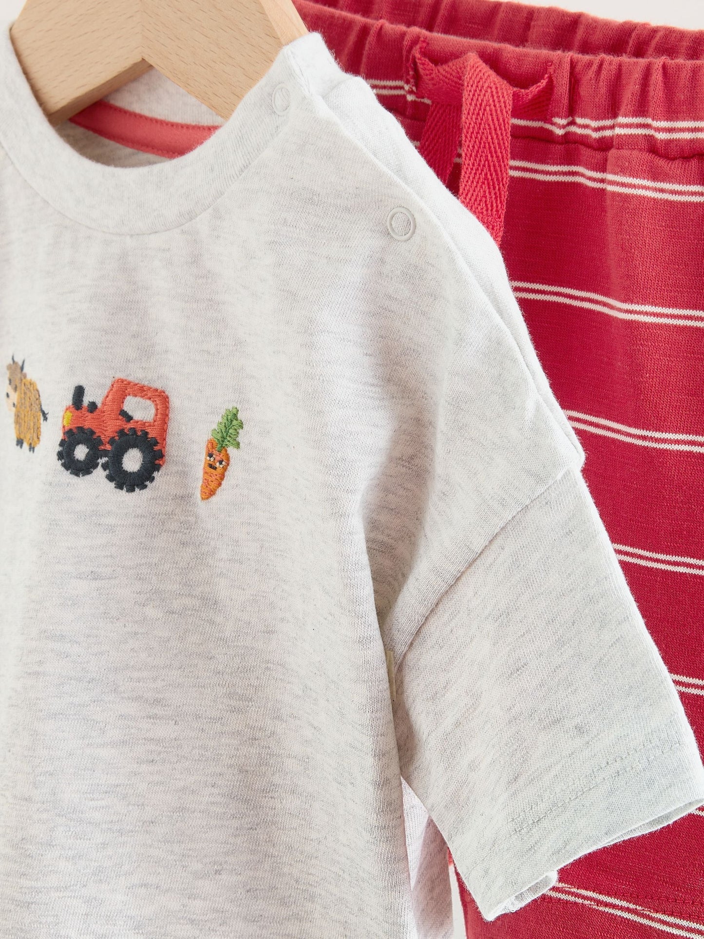 Red Farm Print Top and Shorts Baby Set (0mths-2yrs) image 7