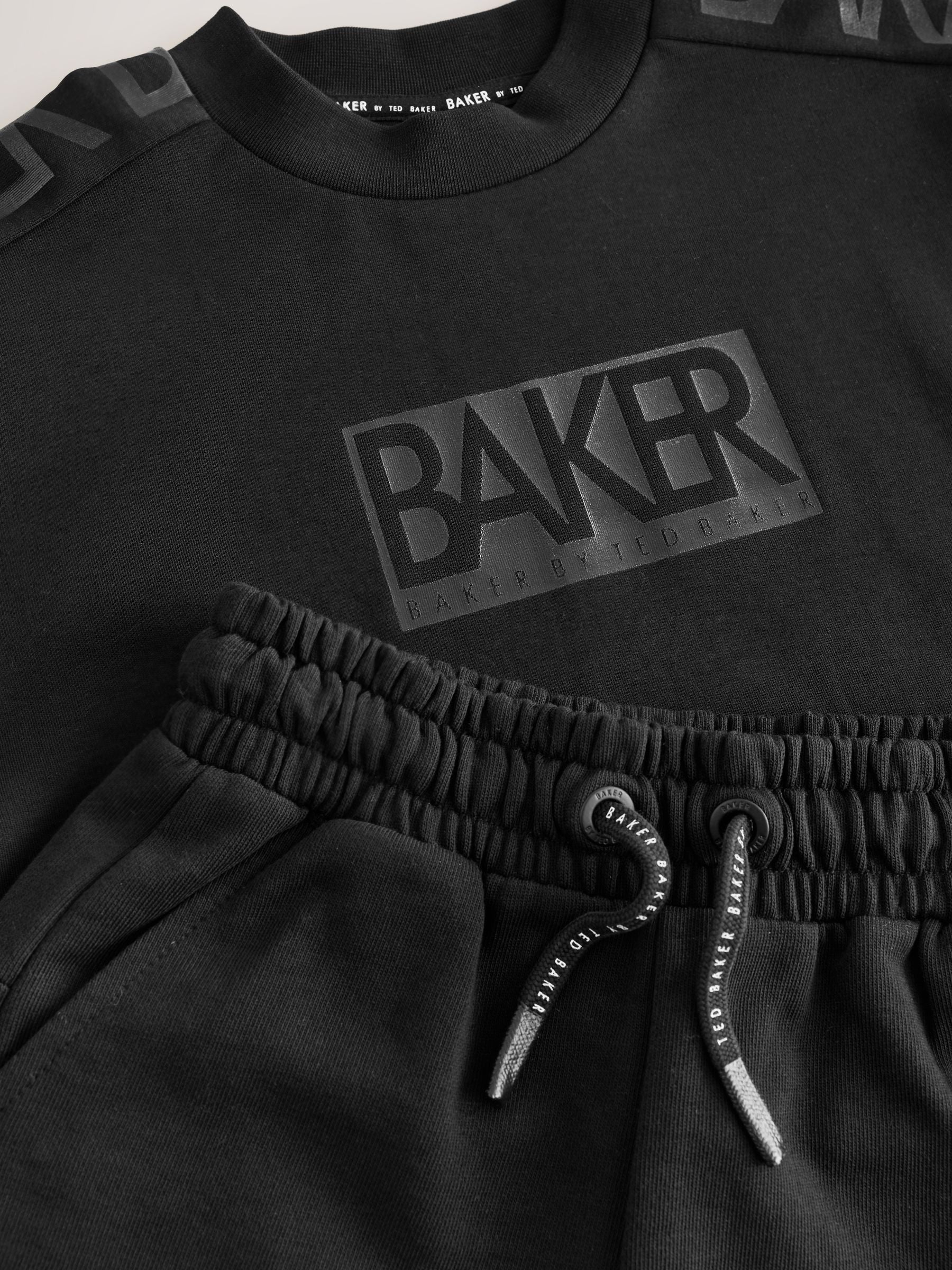 Dsiney Kidz - Baker by Ted Baker Oversized Black T-Shirt and Shorts Set image 11