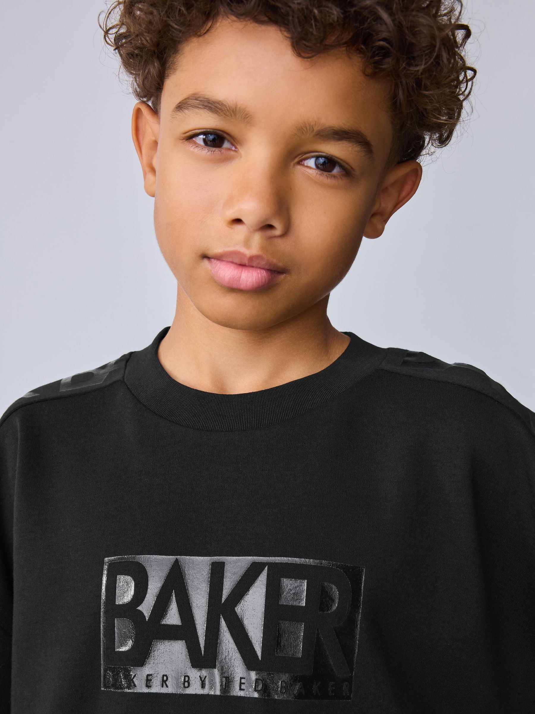 Dsiney Kidz - Baker by Ted Baker Oversized Black T-Shirt and Shorts Set image 4