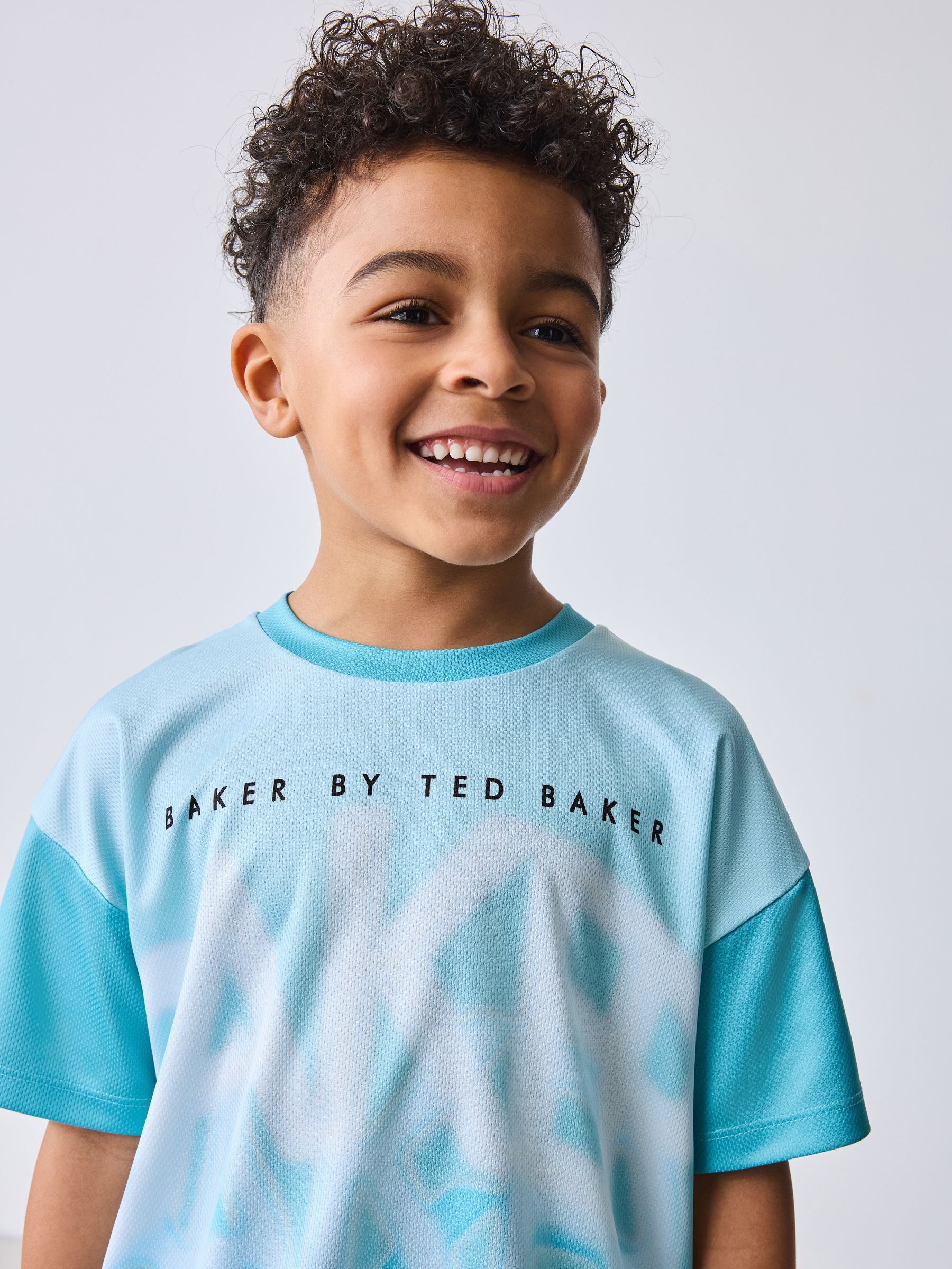 Dsiney Kidz - Baker by Ted Baker Oversized Ombre Blue T-Shirt and Shorts Set image 4
