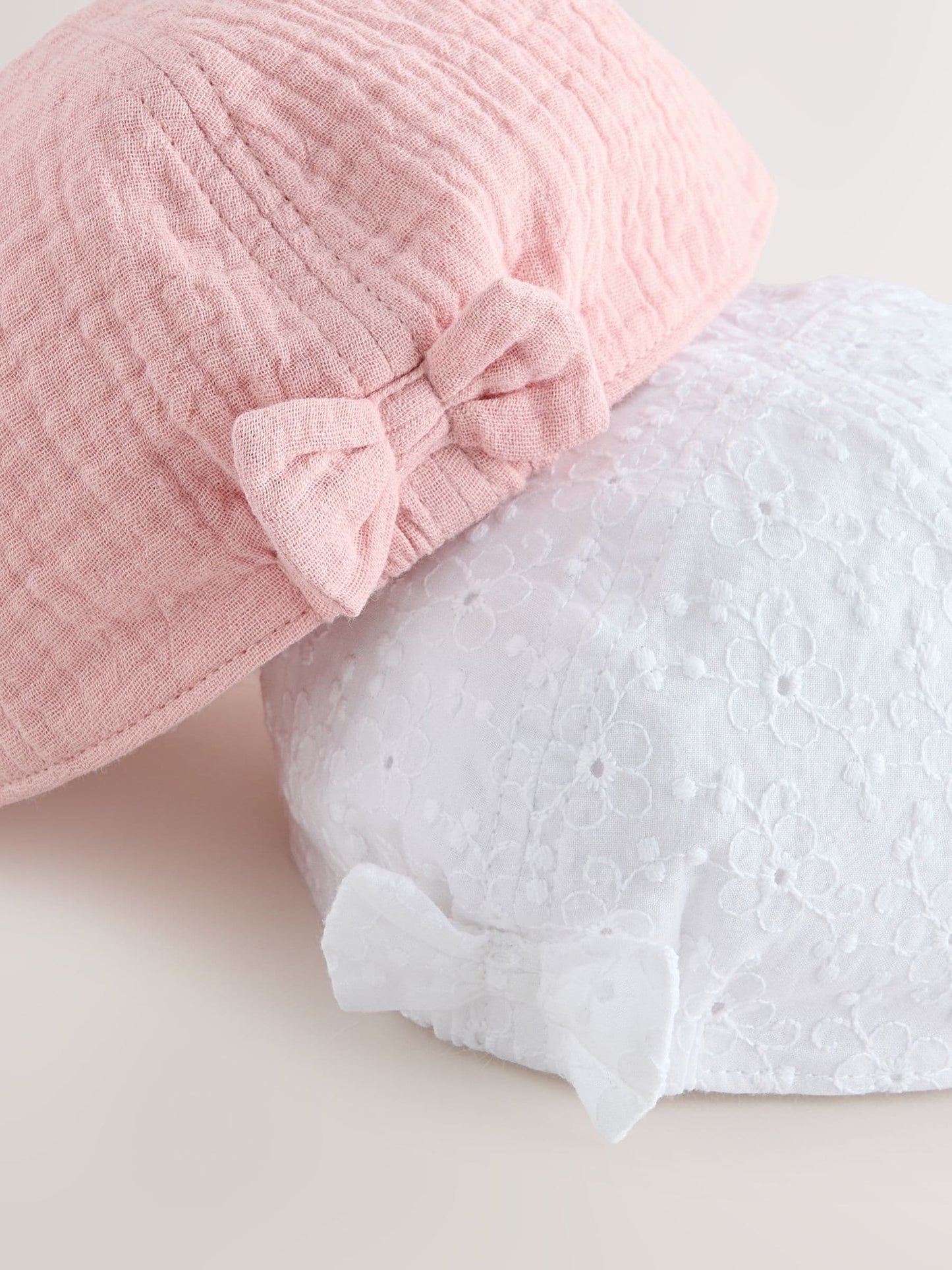 Pink/White Broderie Bow Back Baby Hats 2 Pack image 2