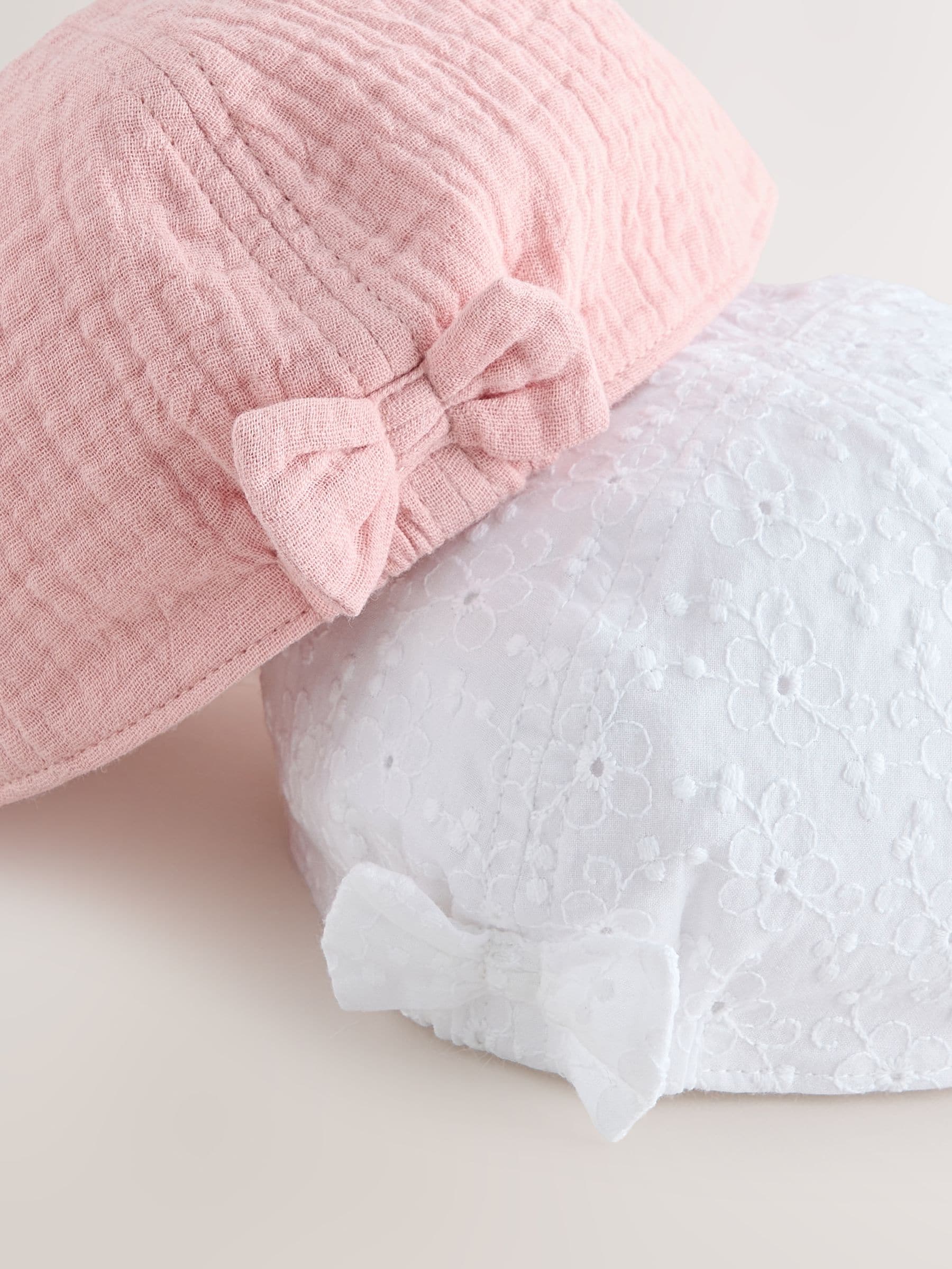 Pink/White Broderie Bow Back Baby Hats 2 Pack image 2