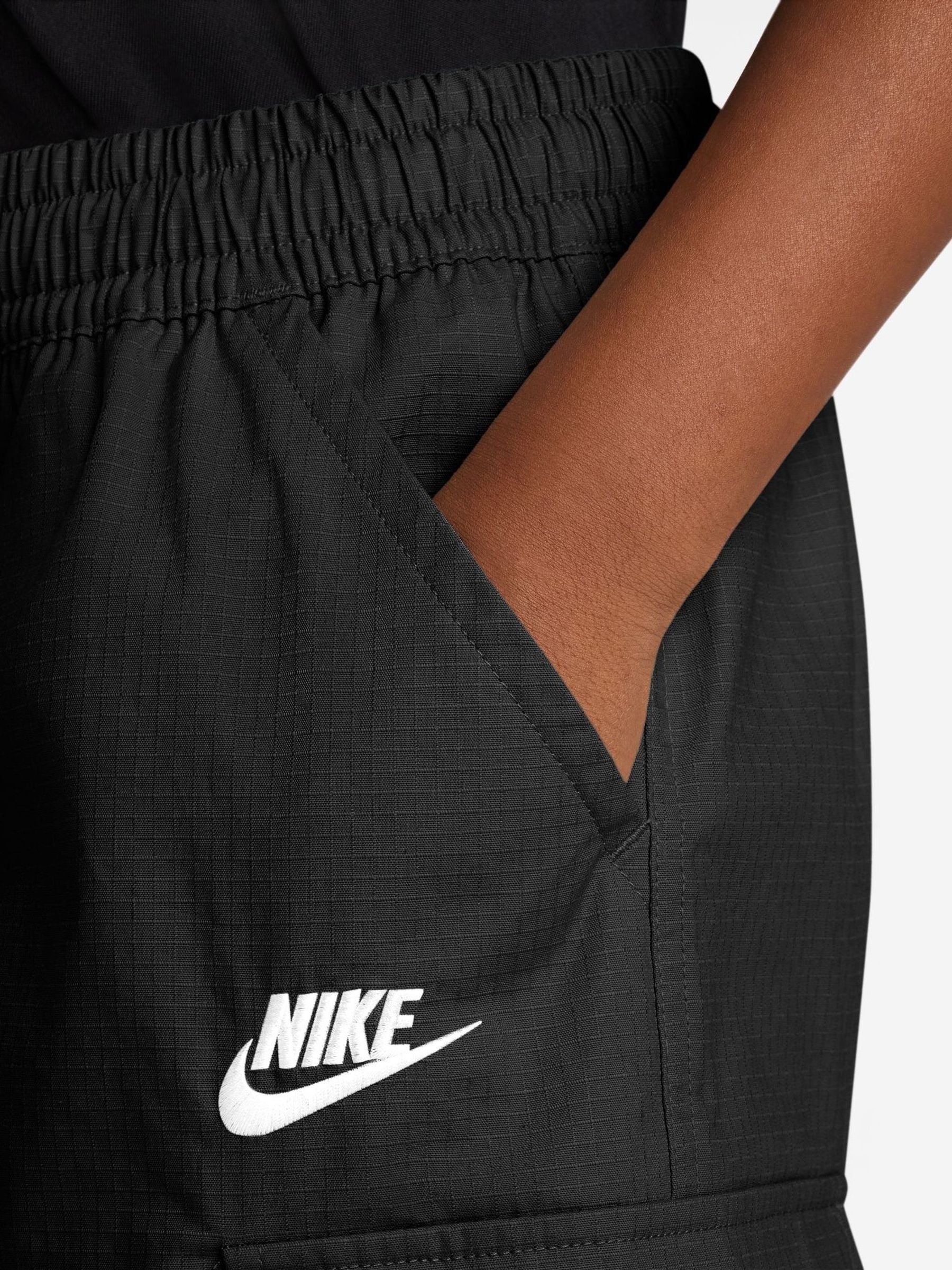 Dsiney Kidz - Nike Black Club Woven Cargo Shorts image 4