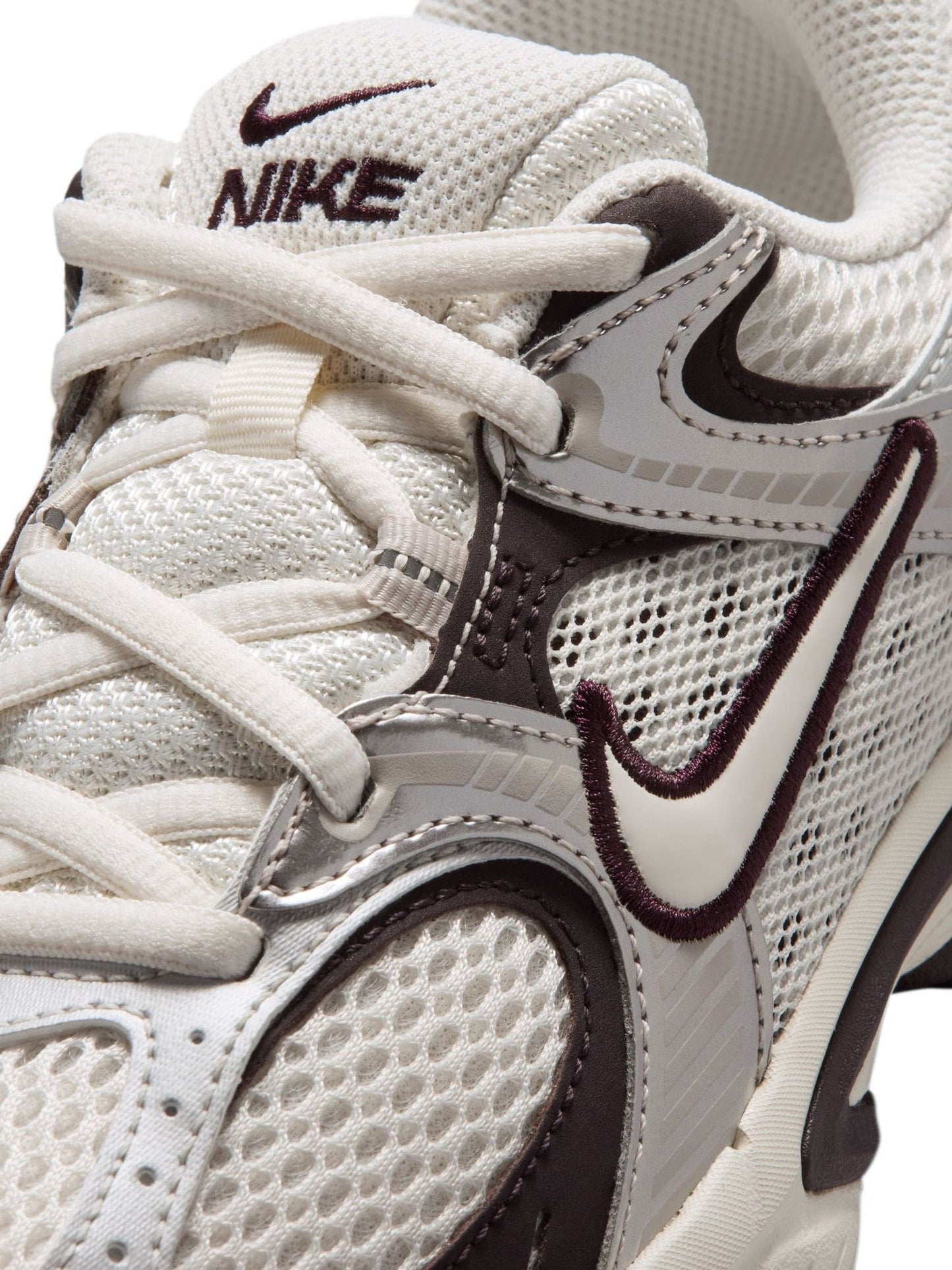 Nike Natural Silver Black Youth V5 Runner Trainers image 2