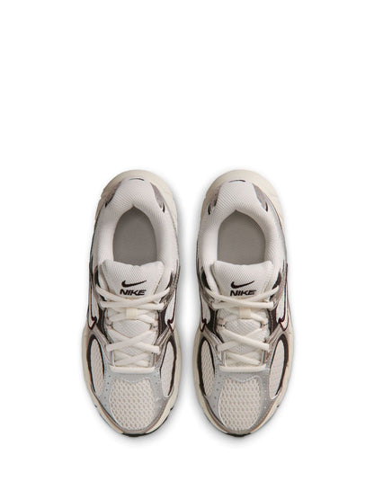 Nike Natural Silver Black Youth V5 Runner Trainers image 4
