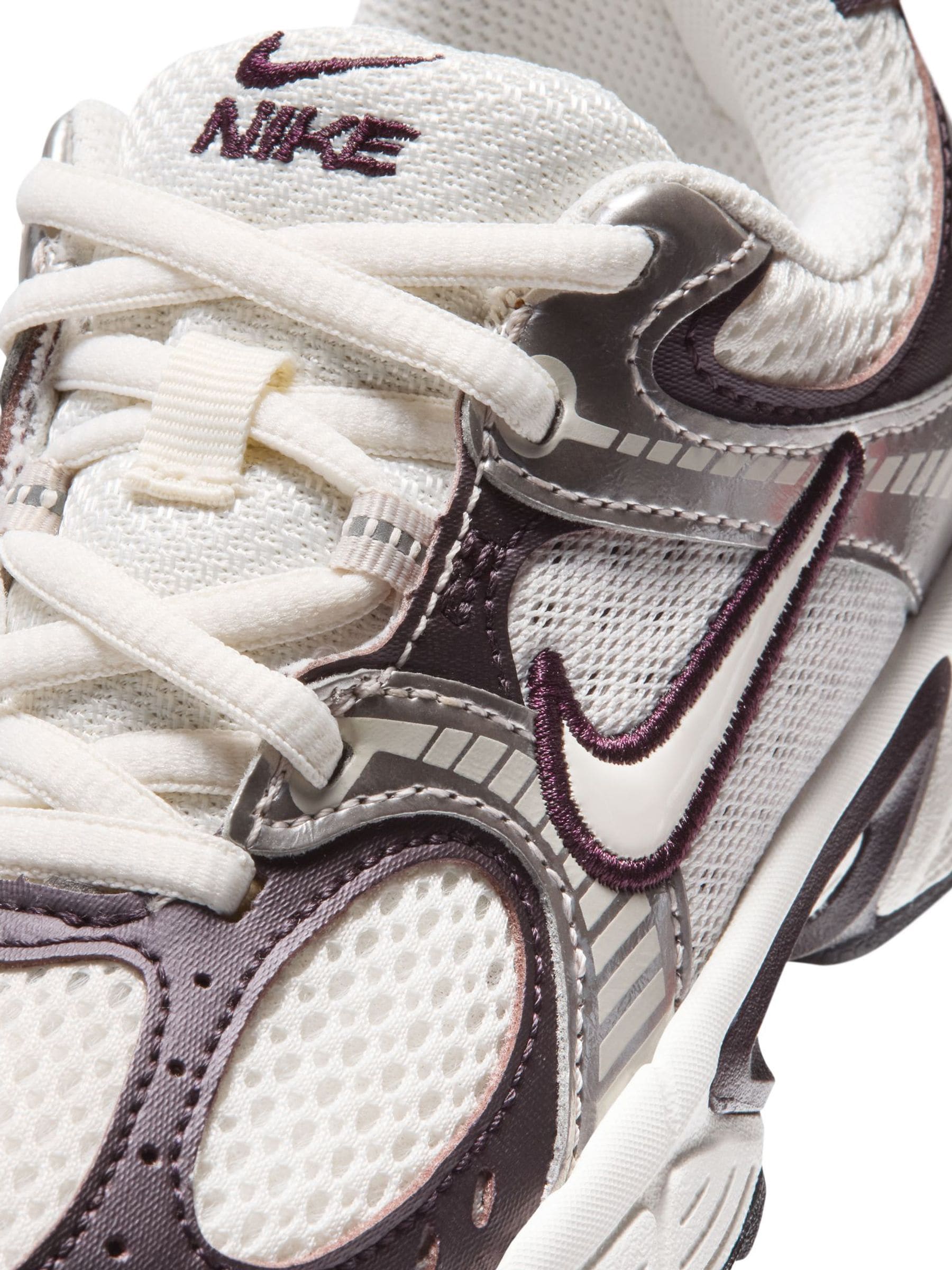 Nike Phantom Junior V5 Runner Trainers image 6
