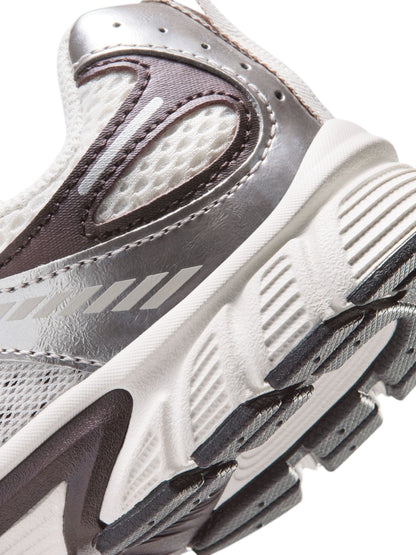 Nike Phantom Junior V5 Runner Trainers image 7