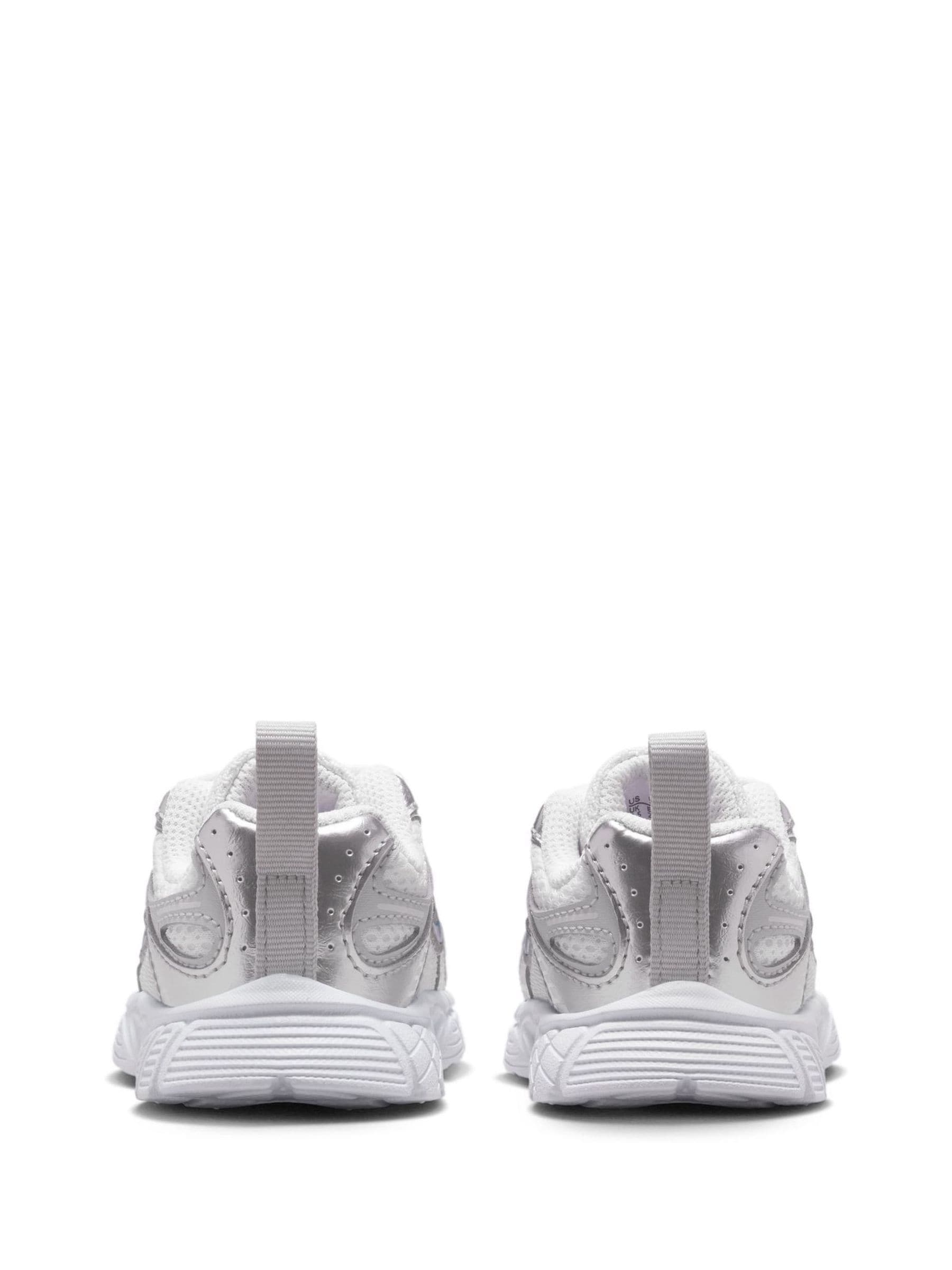 Nike White Infant V5 Runner Trainers image 4