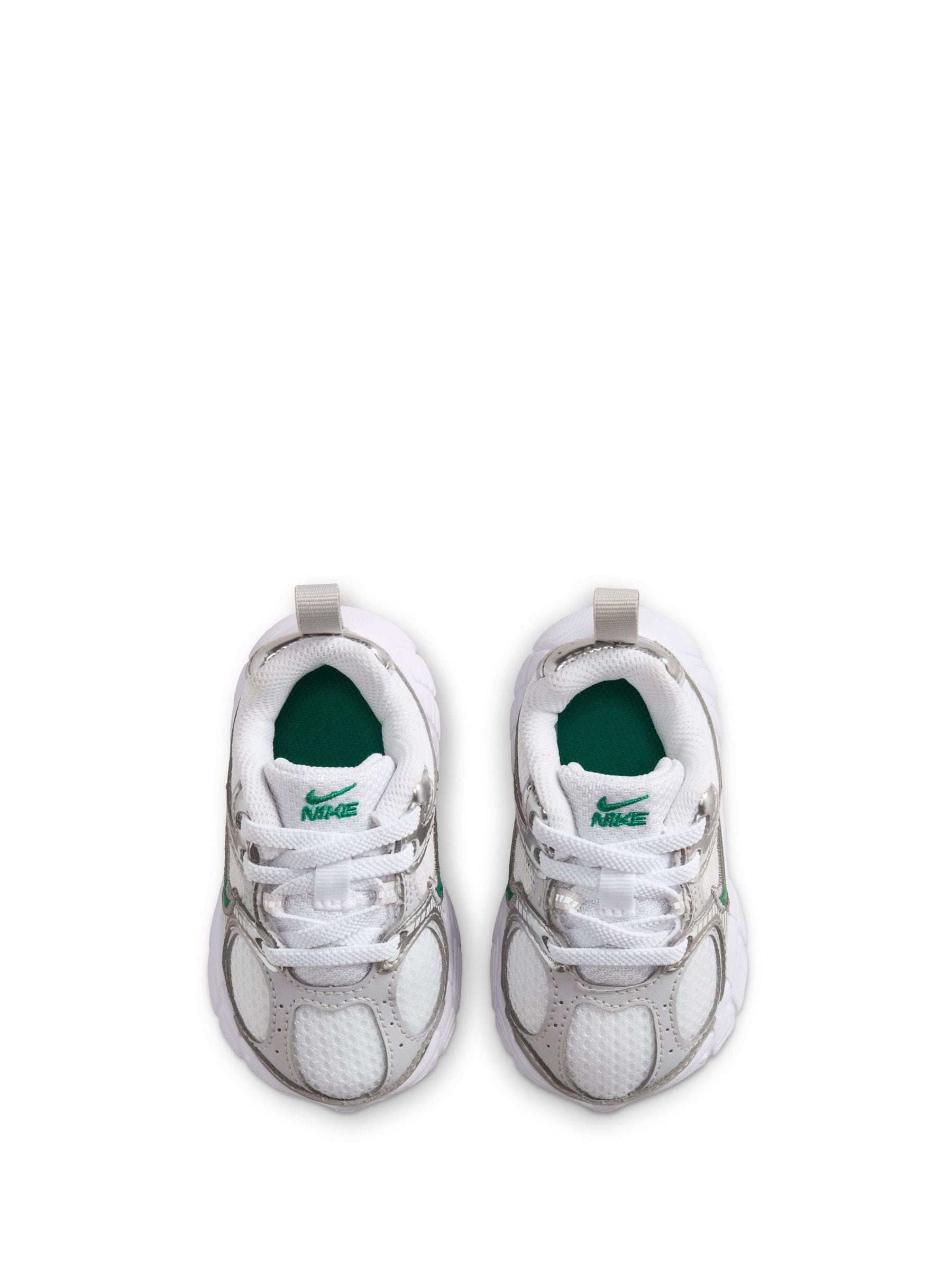 Nike White Infant V5 Runner Trainers image 7
