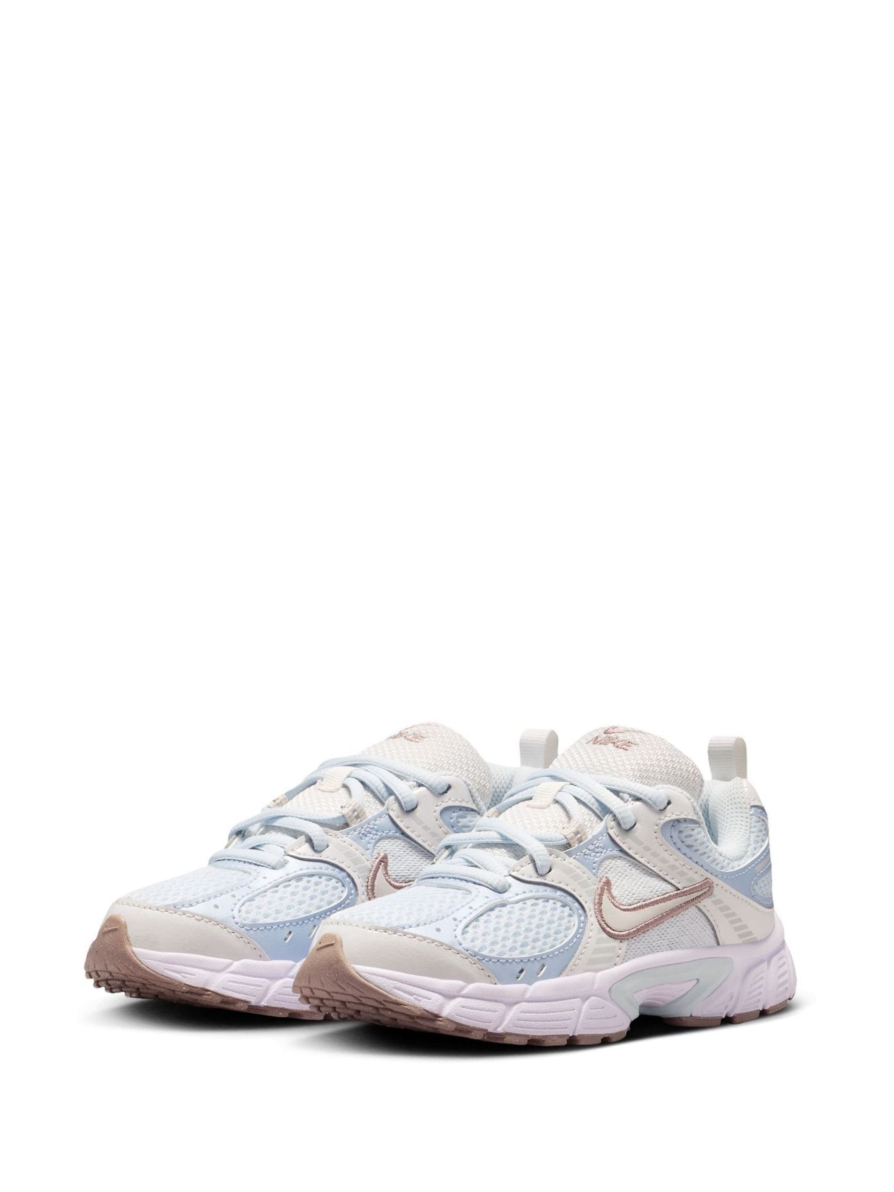 Nike Blue Junior V5 Runner Trainers image 2