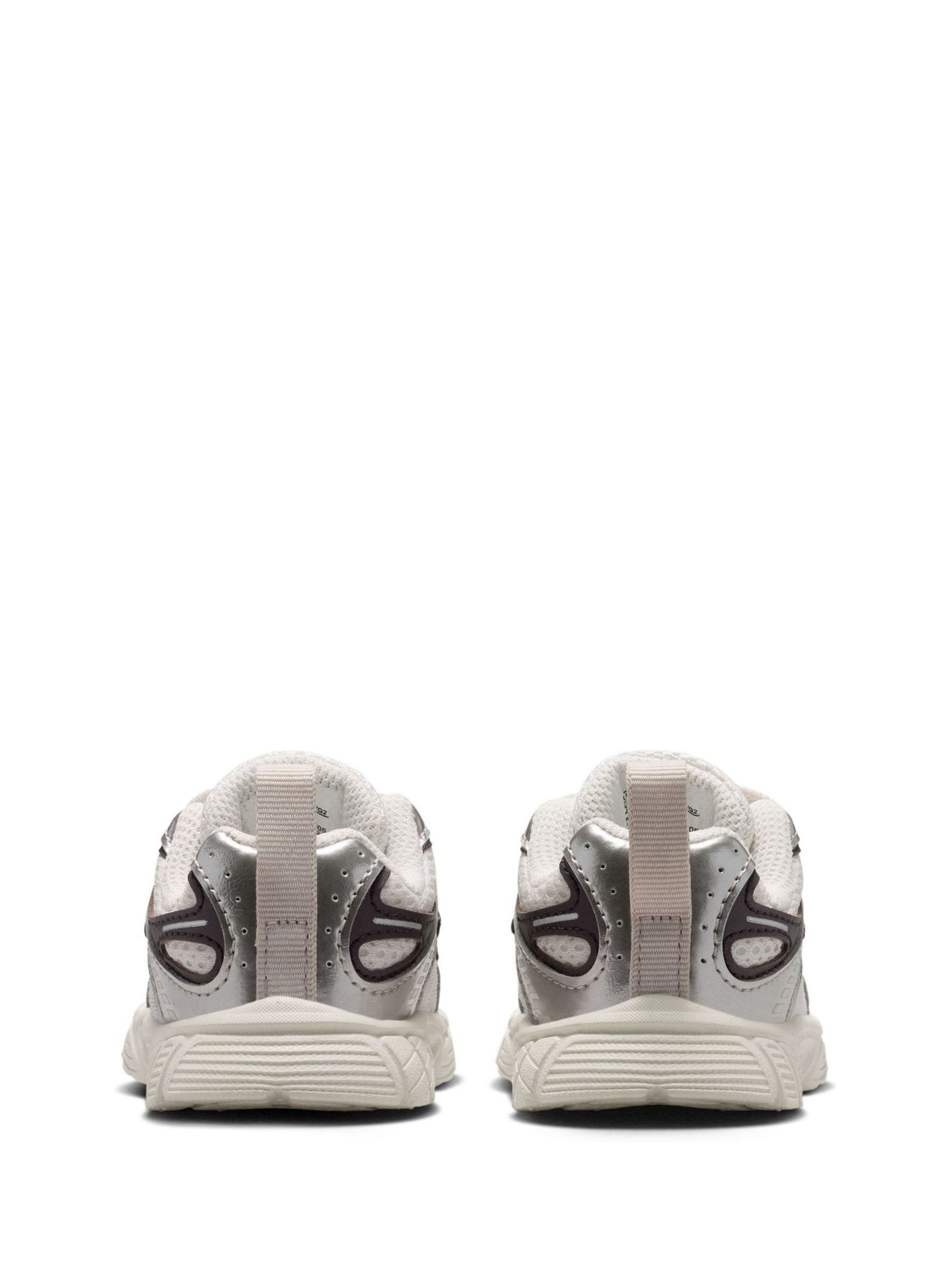 Nike Cream Infant V5 Runner Trainers image 4