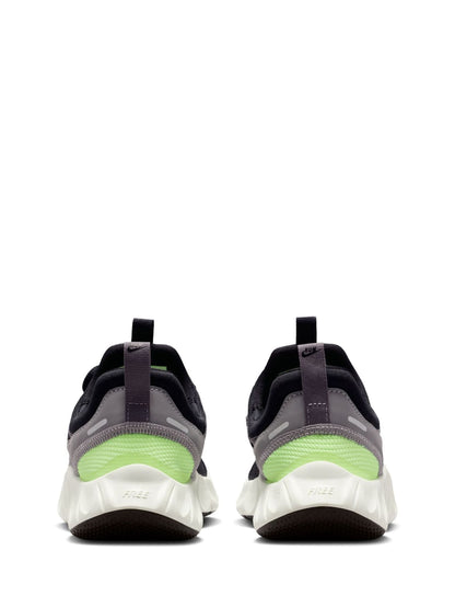 Nike Black/Green Youth Free Ride Trainers image 4